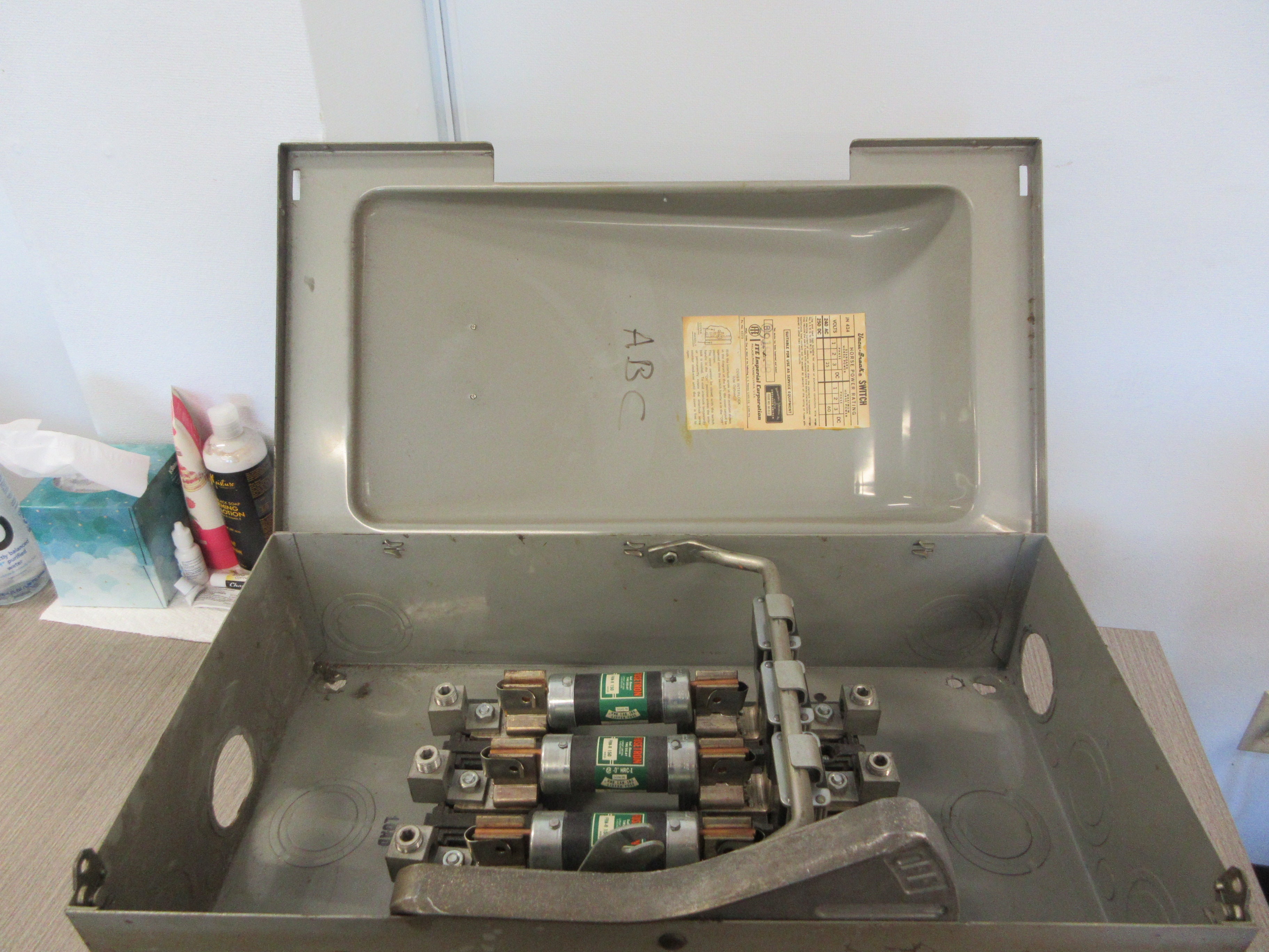 ITE Fusible Safety Switch/Disconnect JN424 200A 240V 3P Used