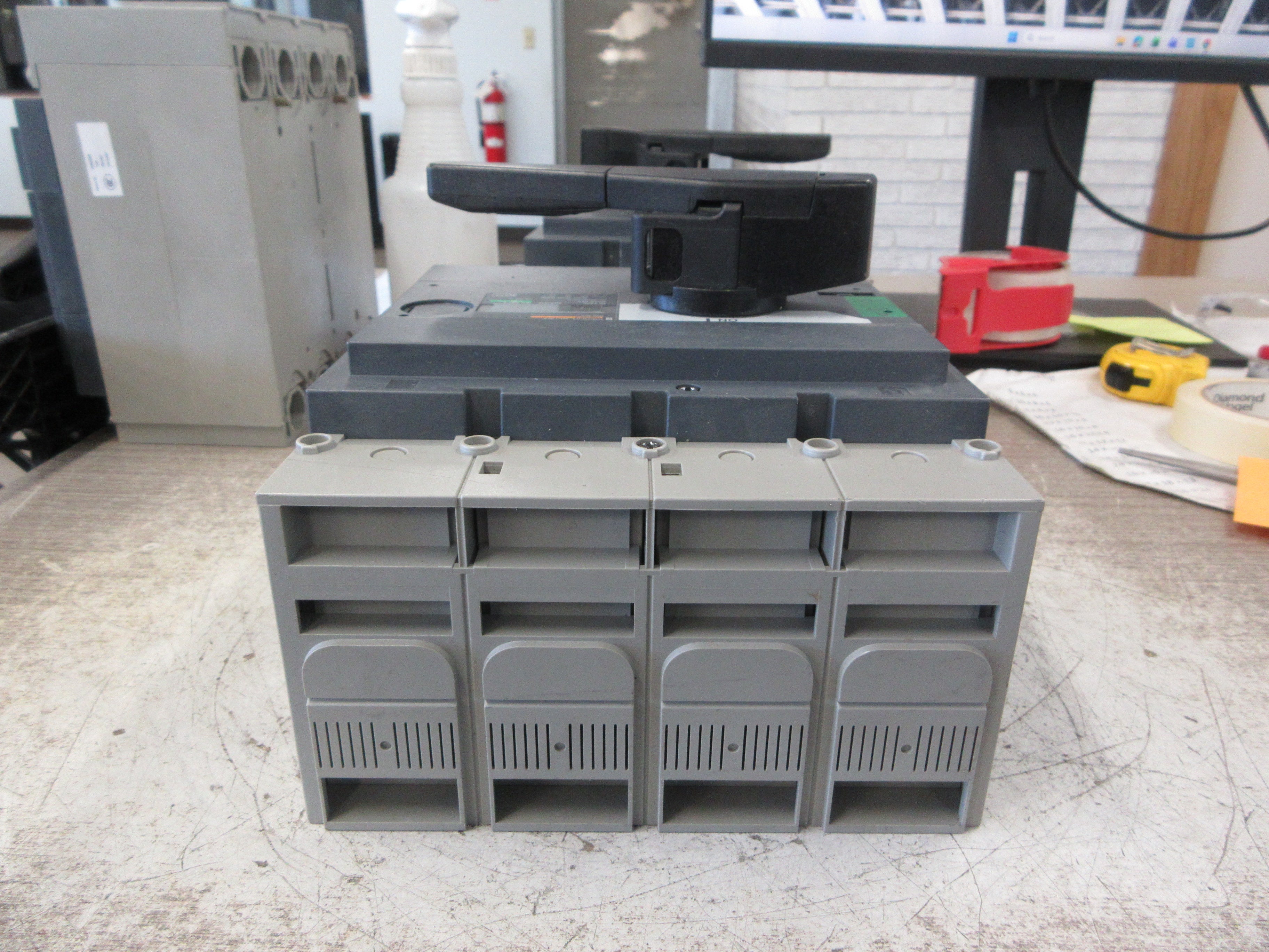 Merlin Gerin Interpact Disconnect Switch INS 400 400A 750V 50/60Hz Used