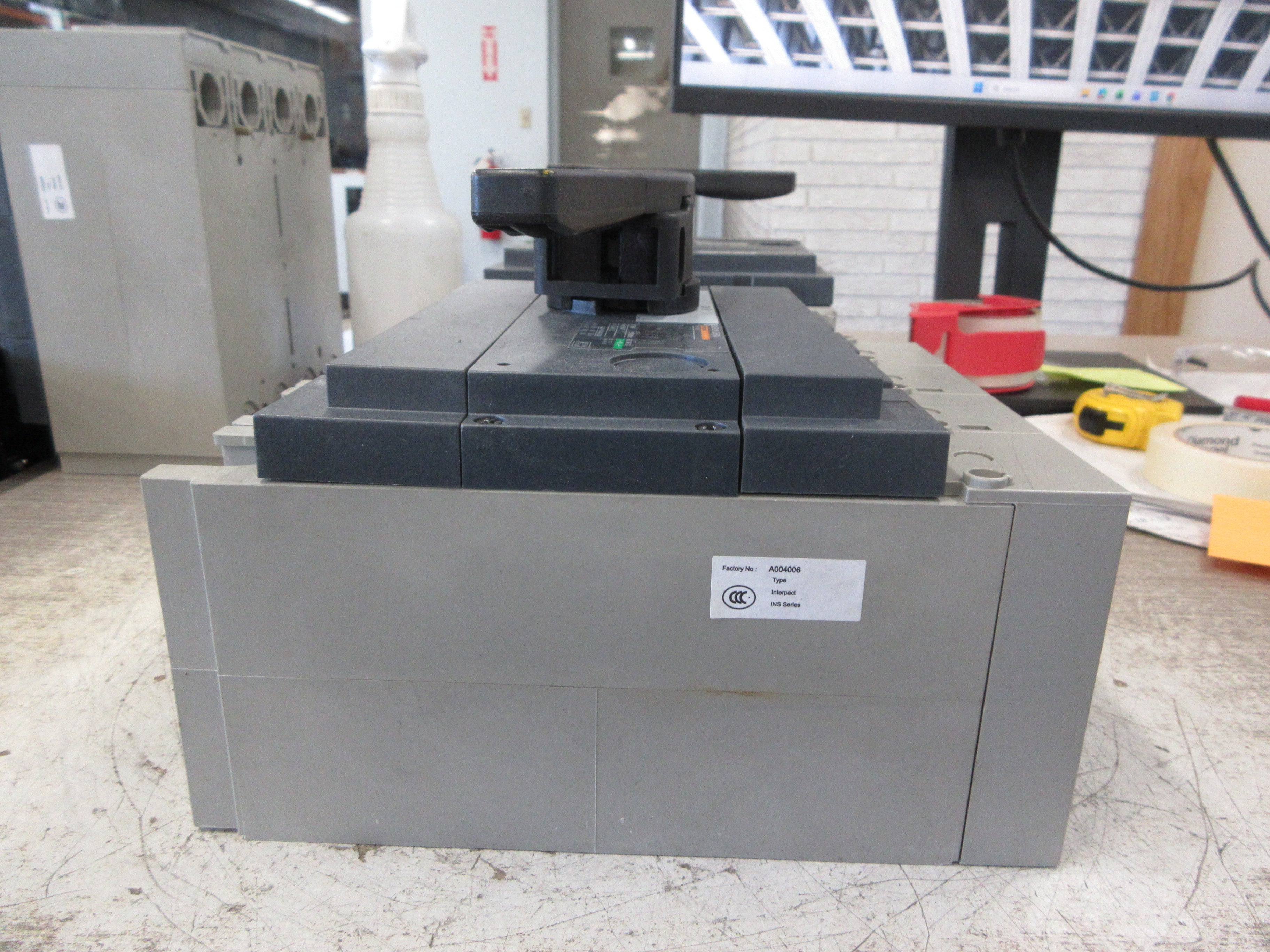 Merlin Gerin Interpact Disconnect Switch INS 400 400A 750V 50/60Hz Used
