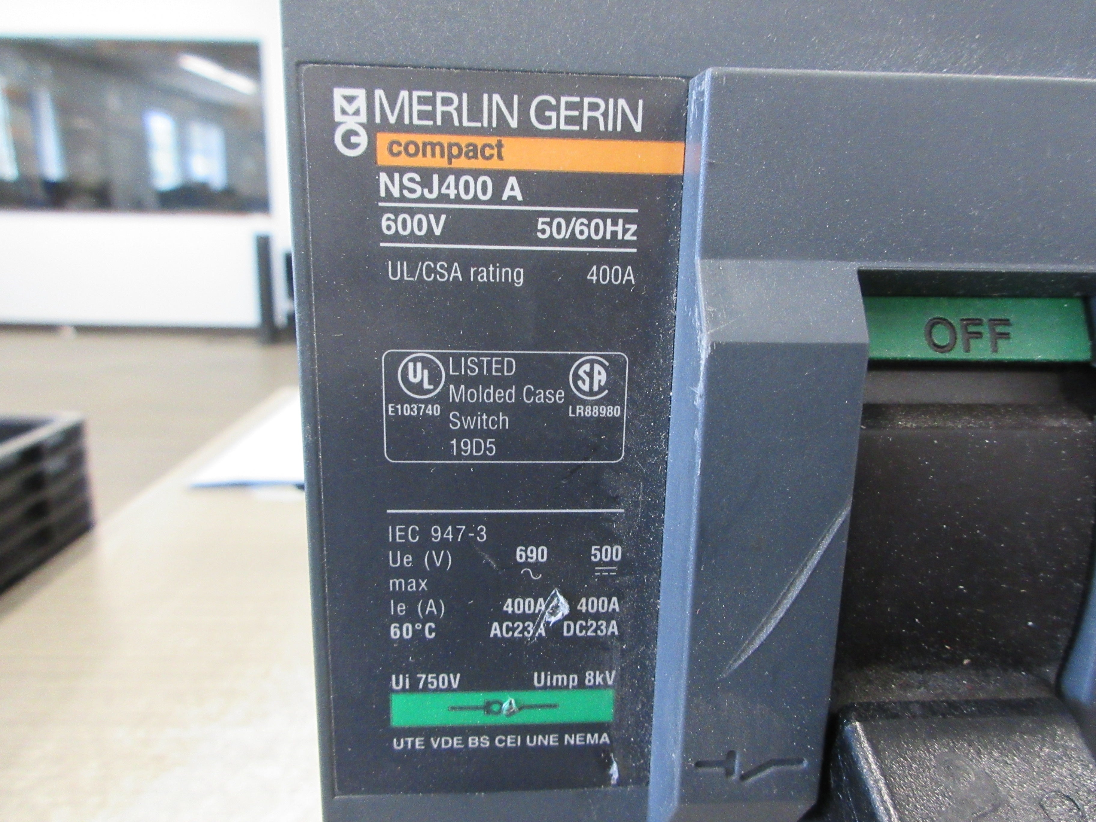 Merlin Gerin Circuit Breaker NSJ400A 400A 600V 3P Used