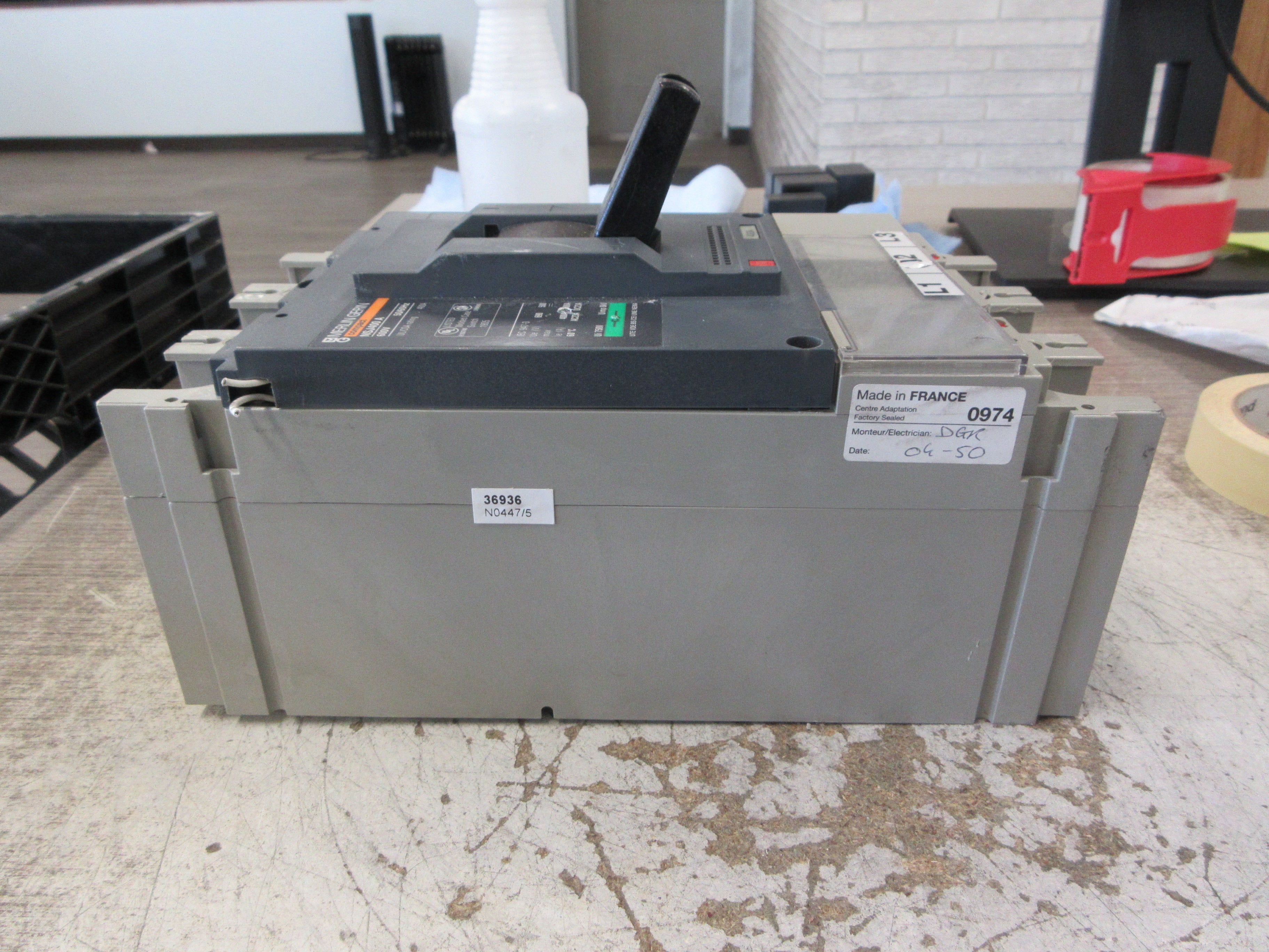 Merlin Gerin Circuit Breaker NSJ400A 400A 600V 3P Used