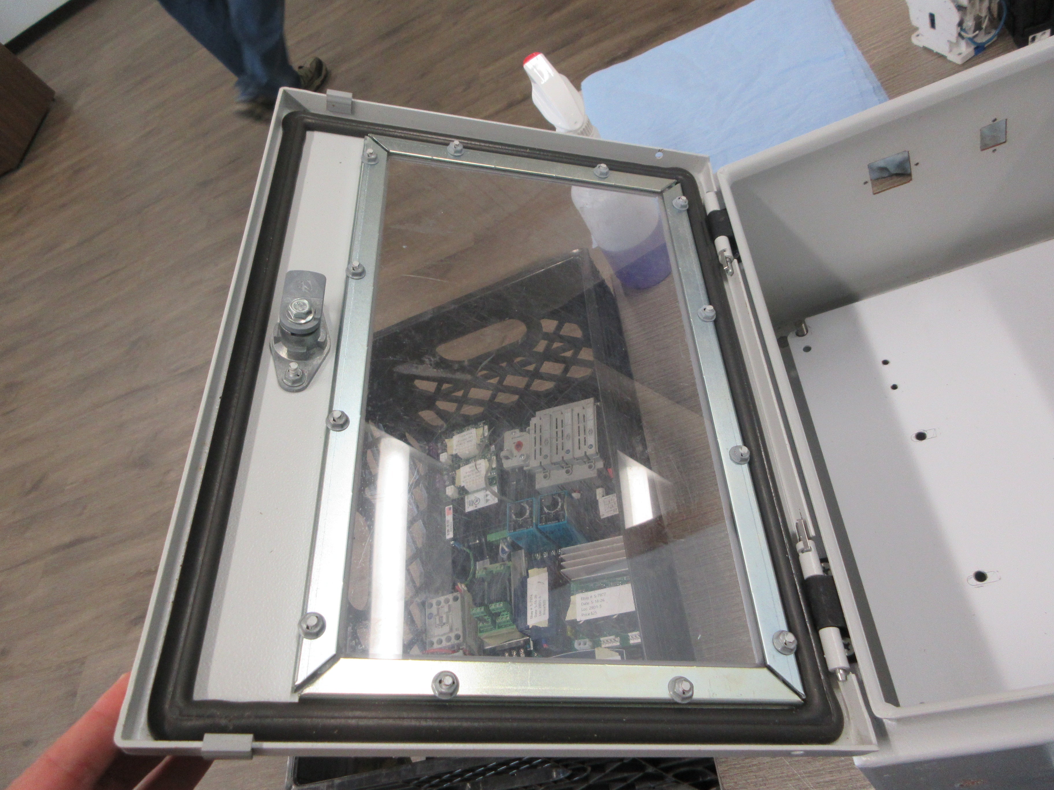 Hoffman Type 12 Enclosure CSD16128WLG/SPL Size: 16"x12"x8" Used