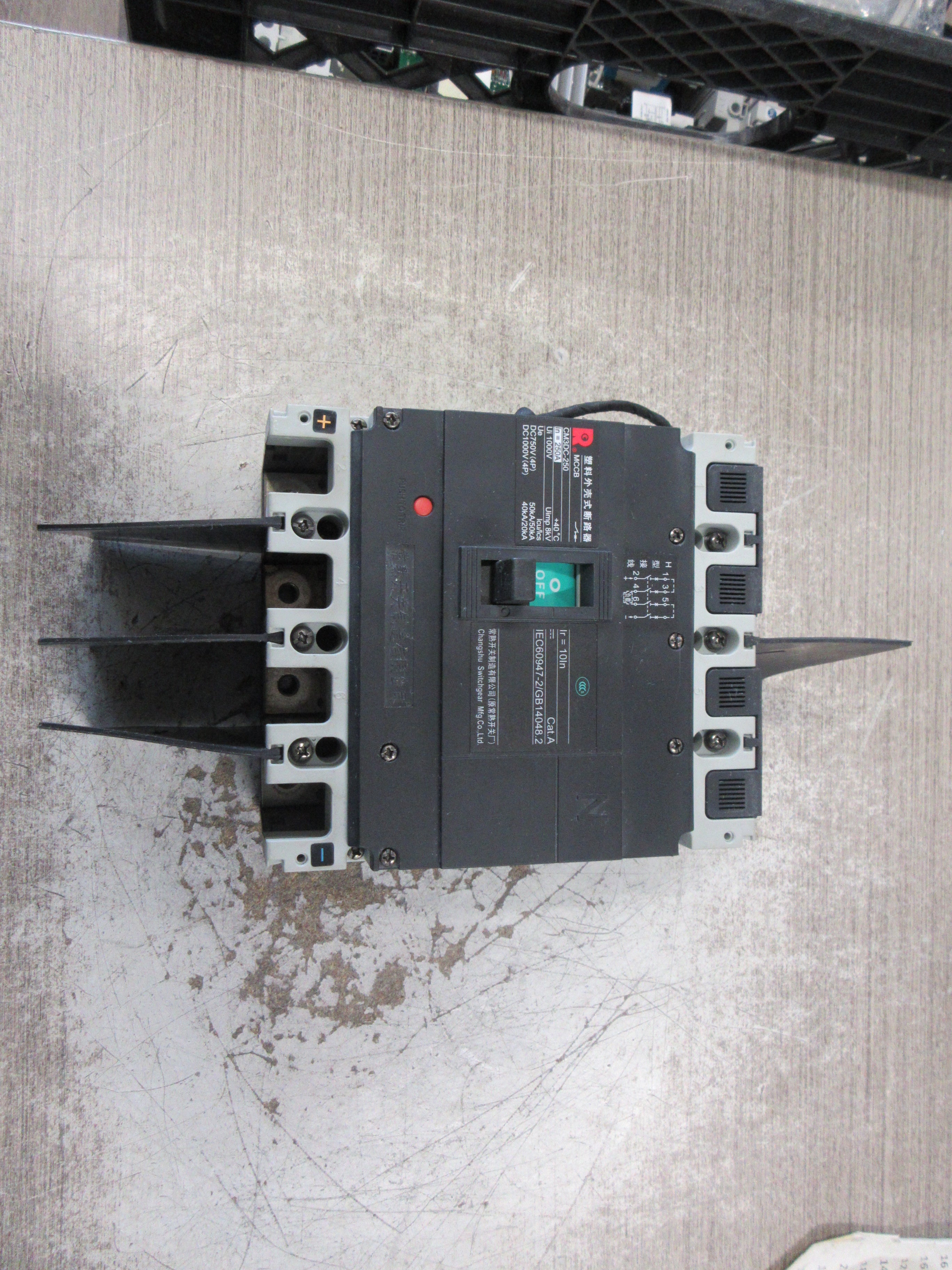 Changshu Circuit Breaker CM3DC-250 1000VDC 250A 4P *No Lug Screws* Used