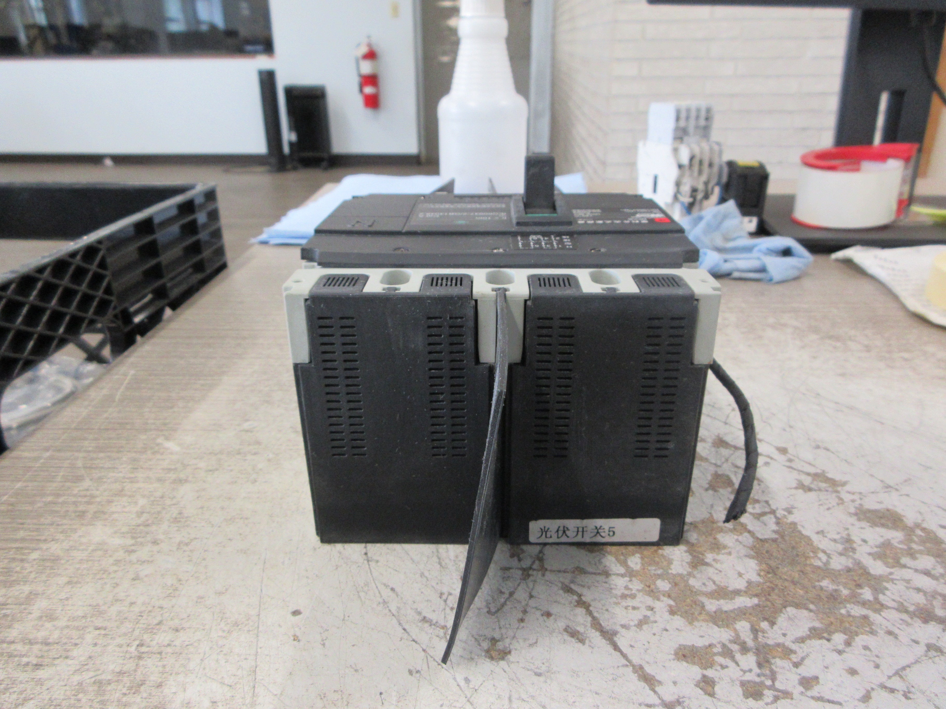 Changshu Circuit Breaker CM3DC-250 1000VDC 250A 4P *No Lug Screws* Used