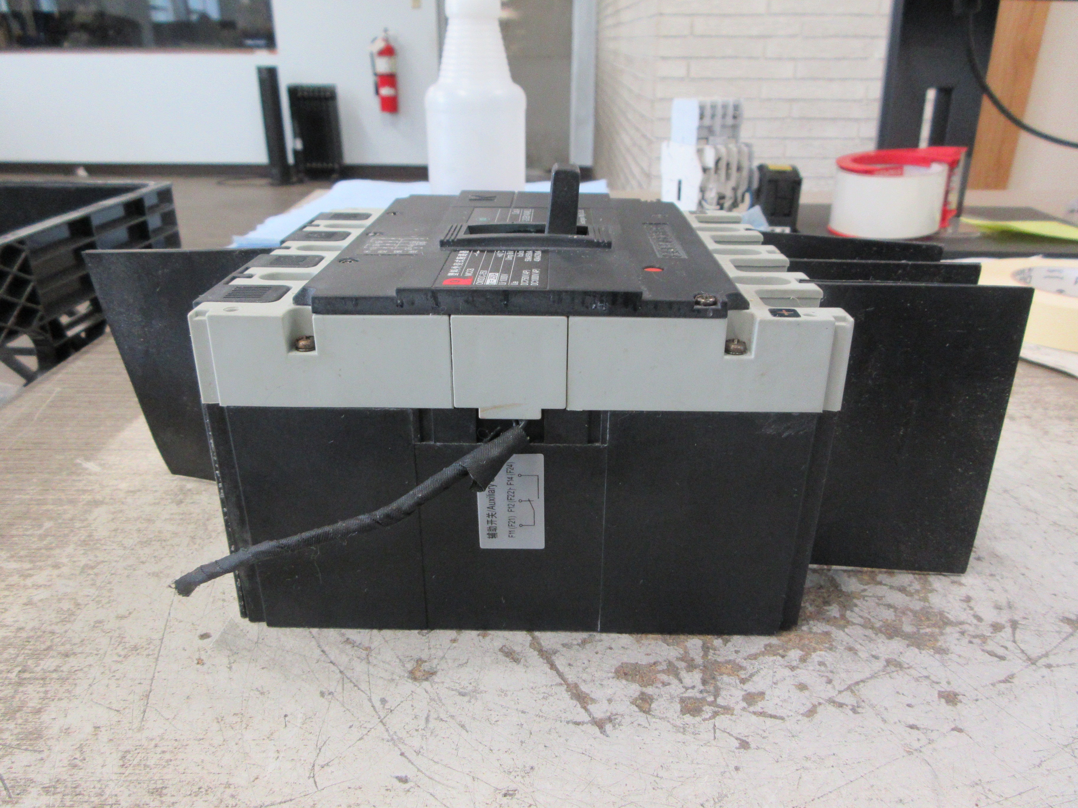 Changshu Circuit Breaker CM3DC-250 1000VDC 250A 4P *No Lug Screws* Used