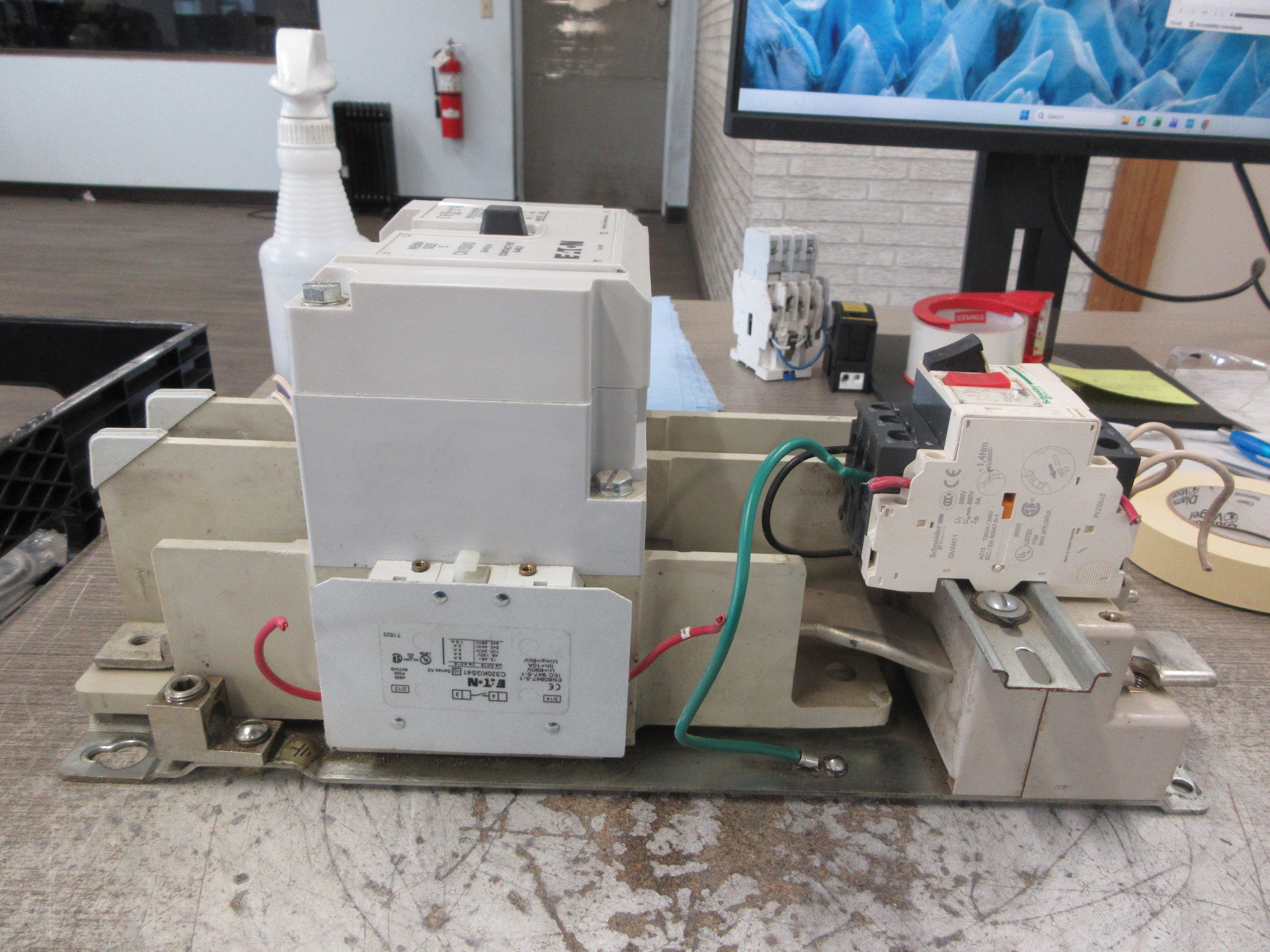 Eaton / Schneider Size 5 Starter CN15SN3 / GV2ME08 120V Coil Trip: 2.5-4A Used