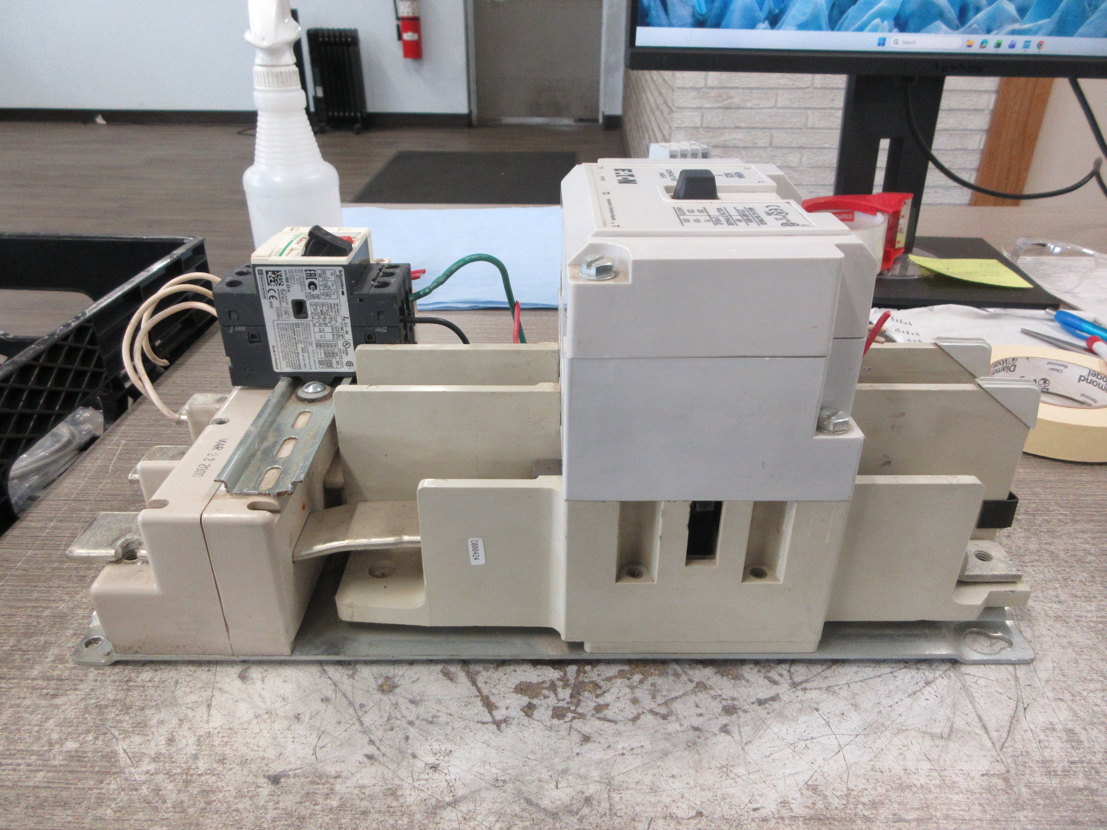 Eaton / Schneider Size 5 Starter CN15SN3 / GV2ME08 120V Coil Trip: 2.5-4A Used
