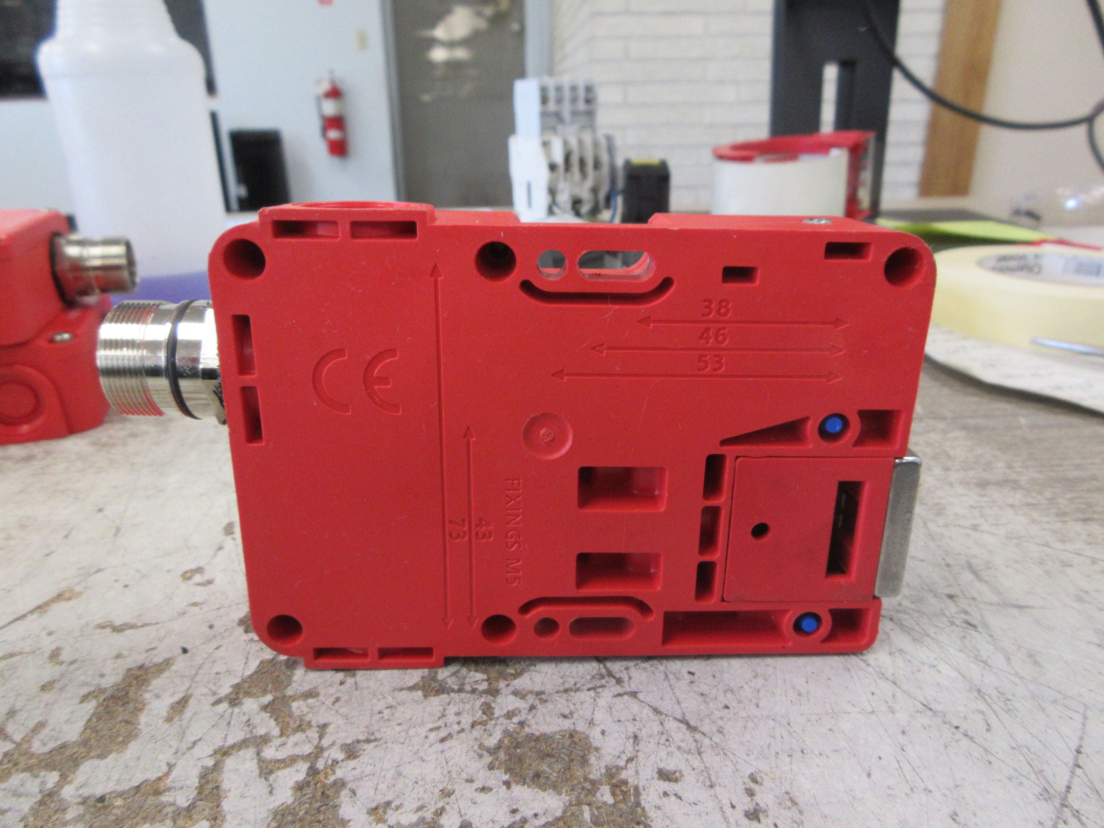 Allen-Bradley Guardmaster TLS2-GD2 Safety Interlock Switch 440G-T27241 Used