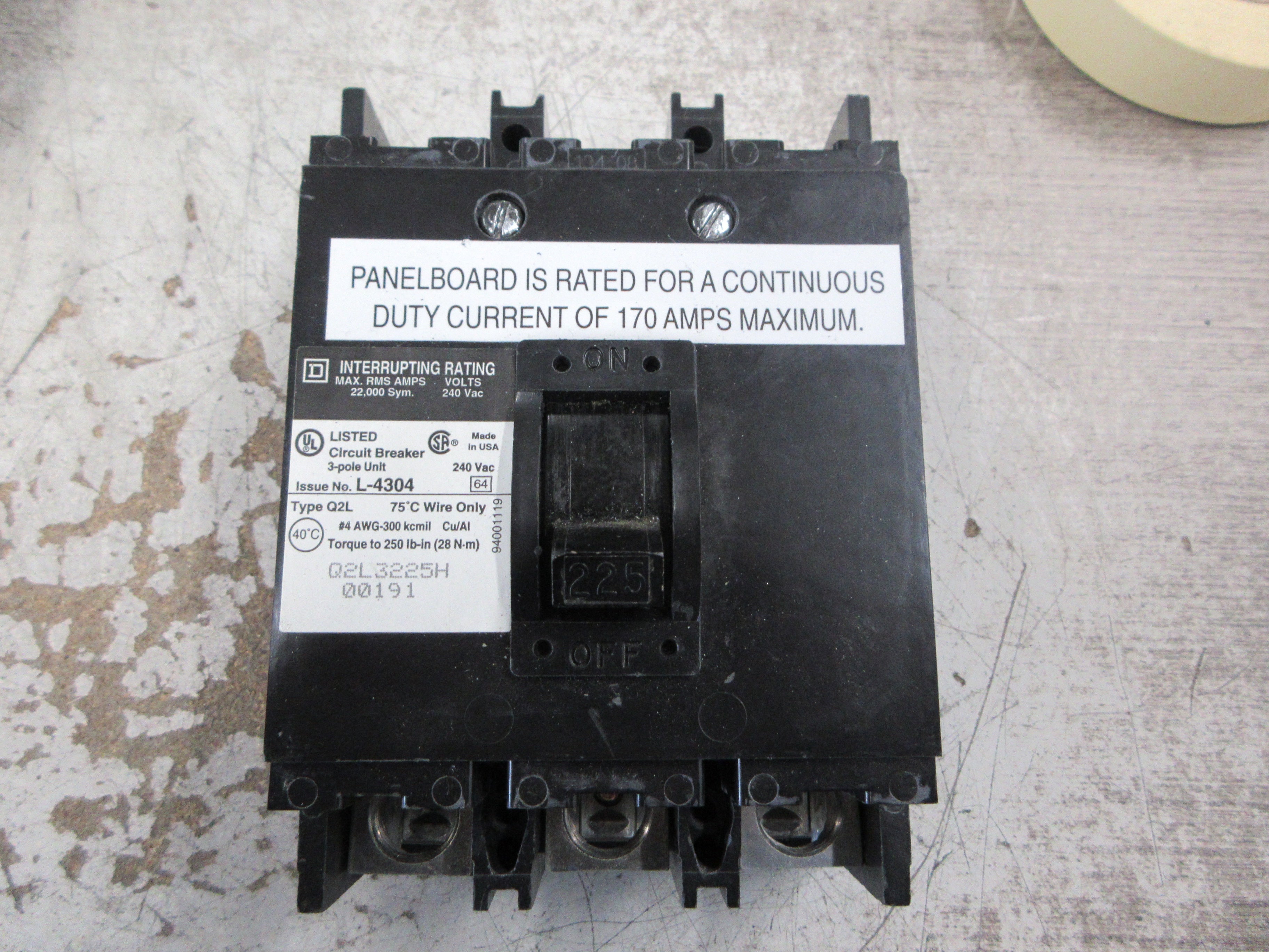 Square D Circuit Breaker Q2L3225H 225A 240V 3P (2) Mounting Screws Used
