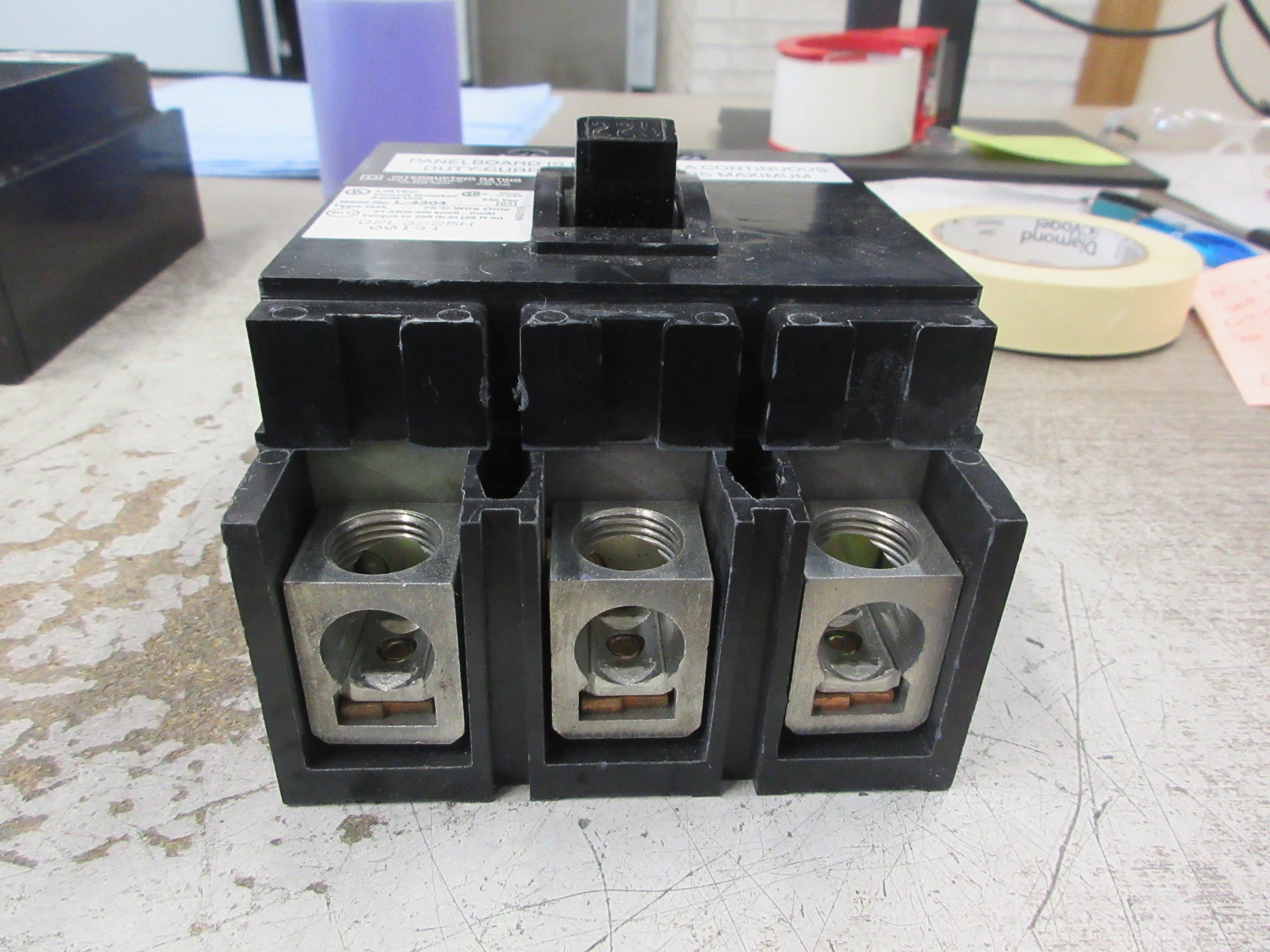 Square D Circuit Breaker Q2L3225H 225A 240V 3P (2) Mounting Screws Used