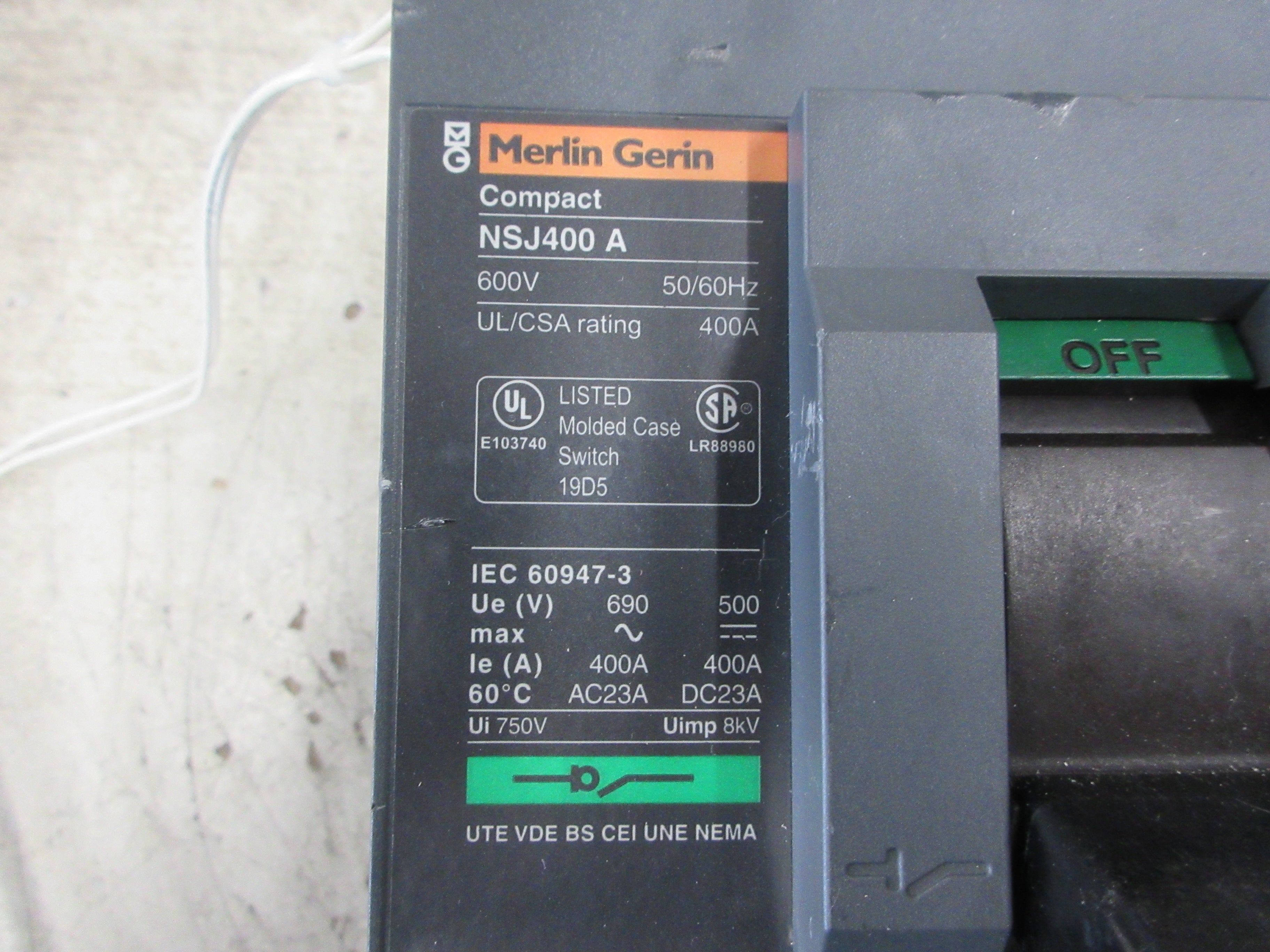 Merlin Gerin Circuit Breaker NSJ400A 400A 600V 50/60Hz 3P W/Connector Used