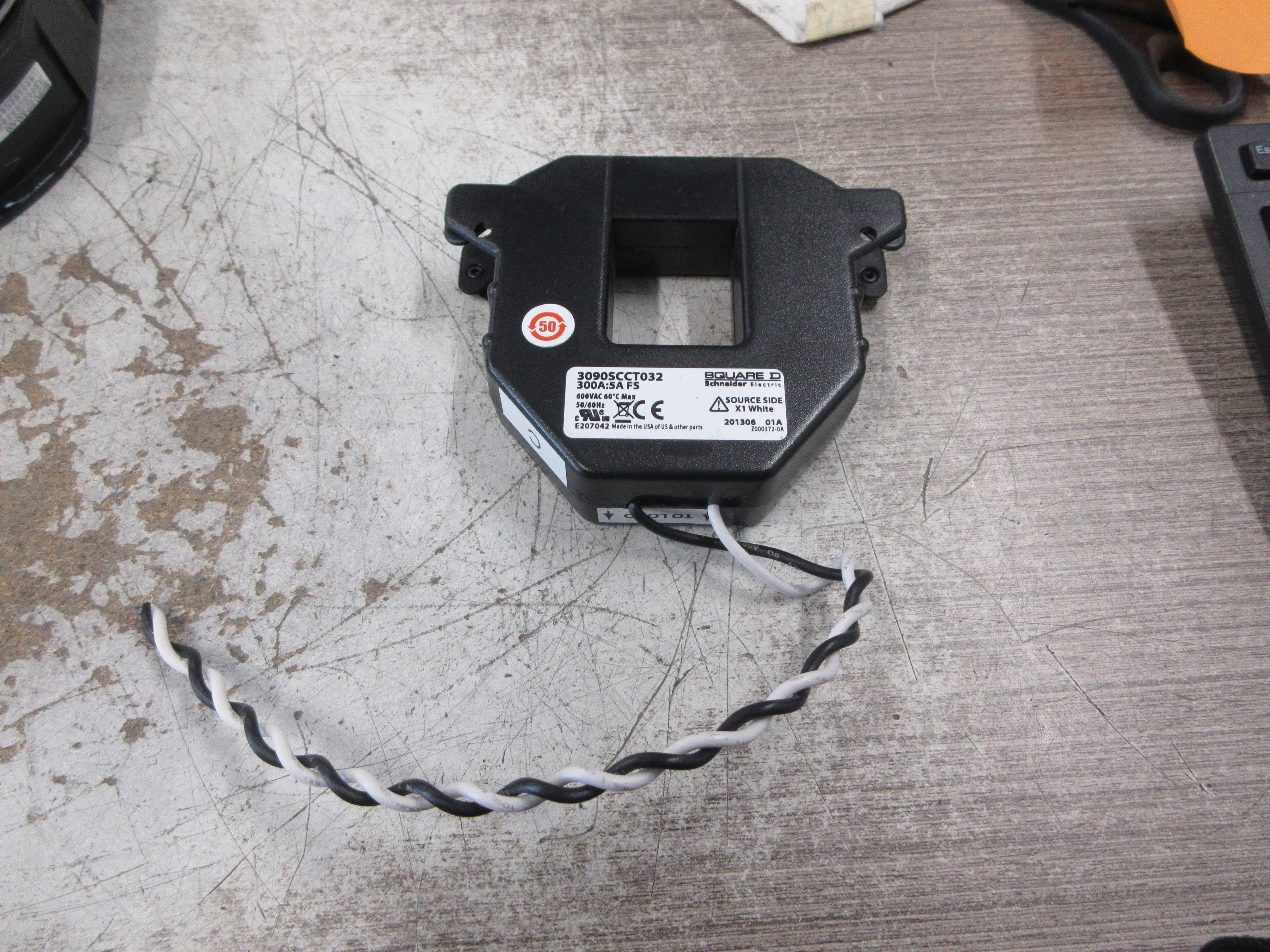 Square D Split-Core Current Transformer 3090SCCT032 Ratio 300:5A 600V Used