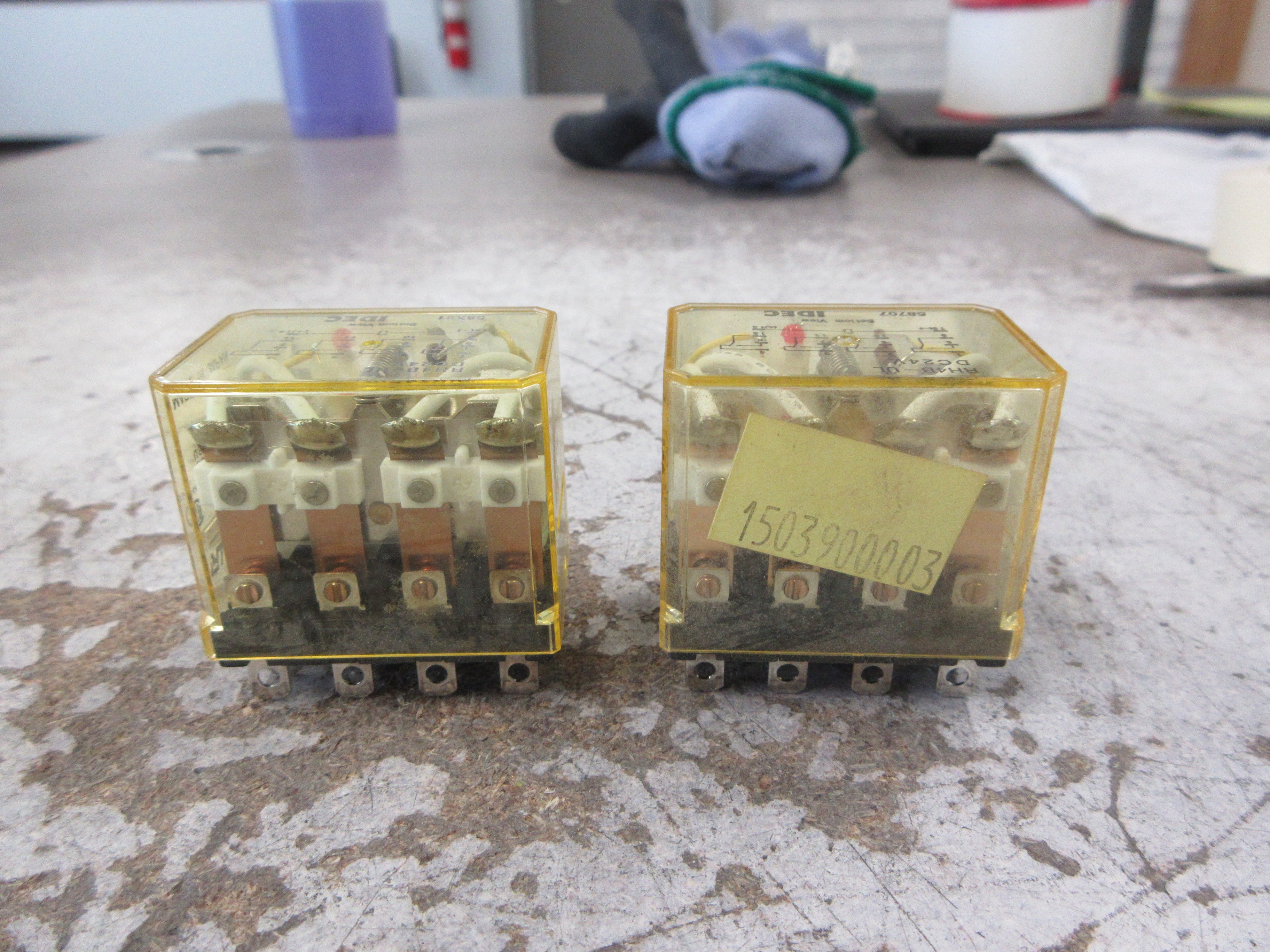 IDEC Relay RH4B-UL 24VDC *Lot of 2* Used