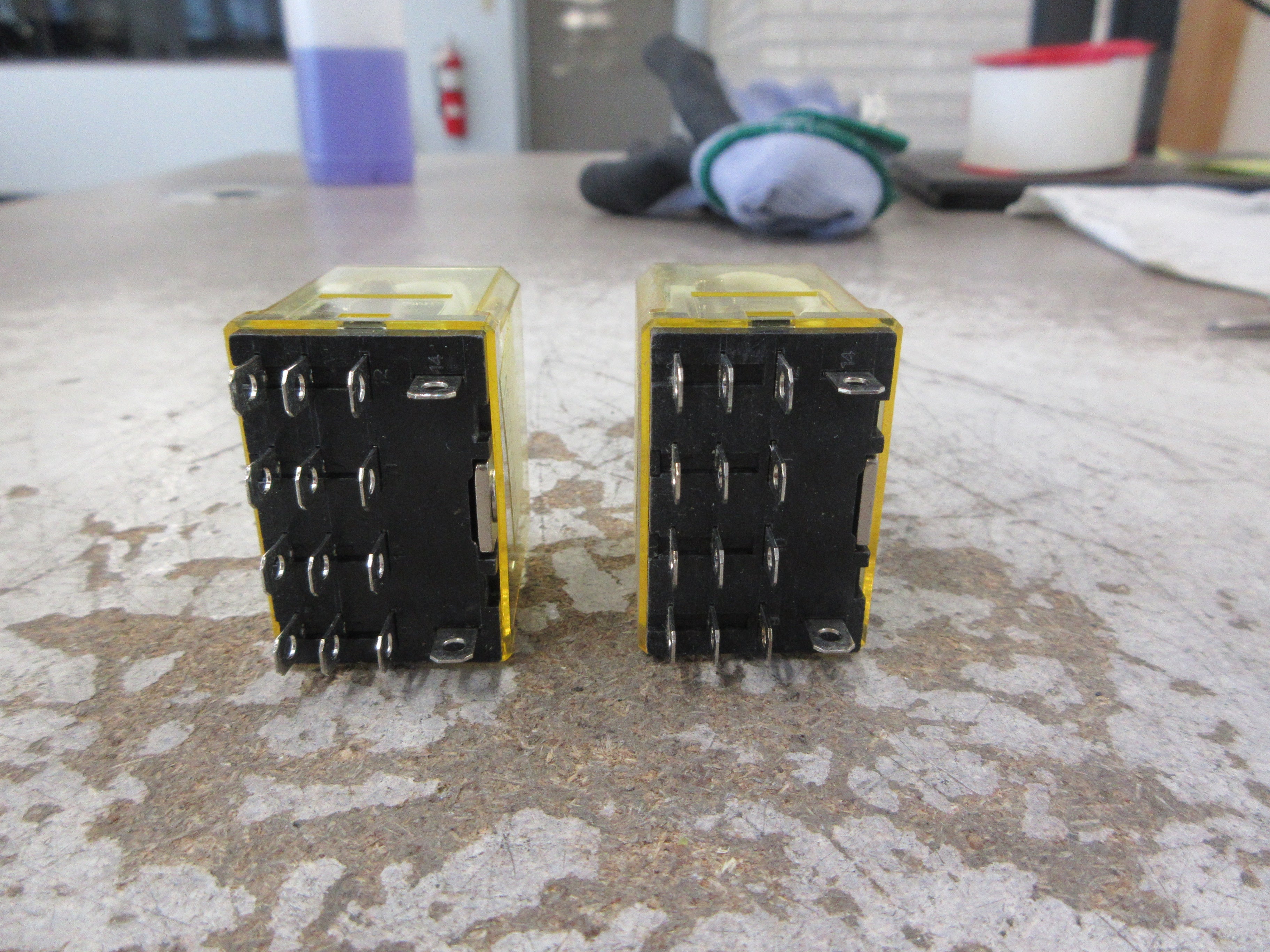 IDEC Relay RH4B-UL 24VDC *Lot of 2* Used