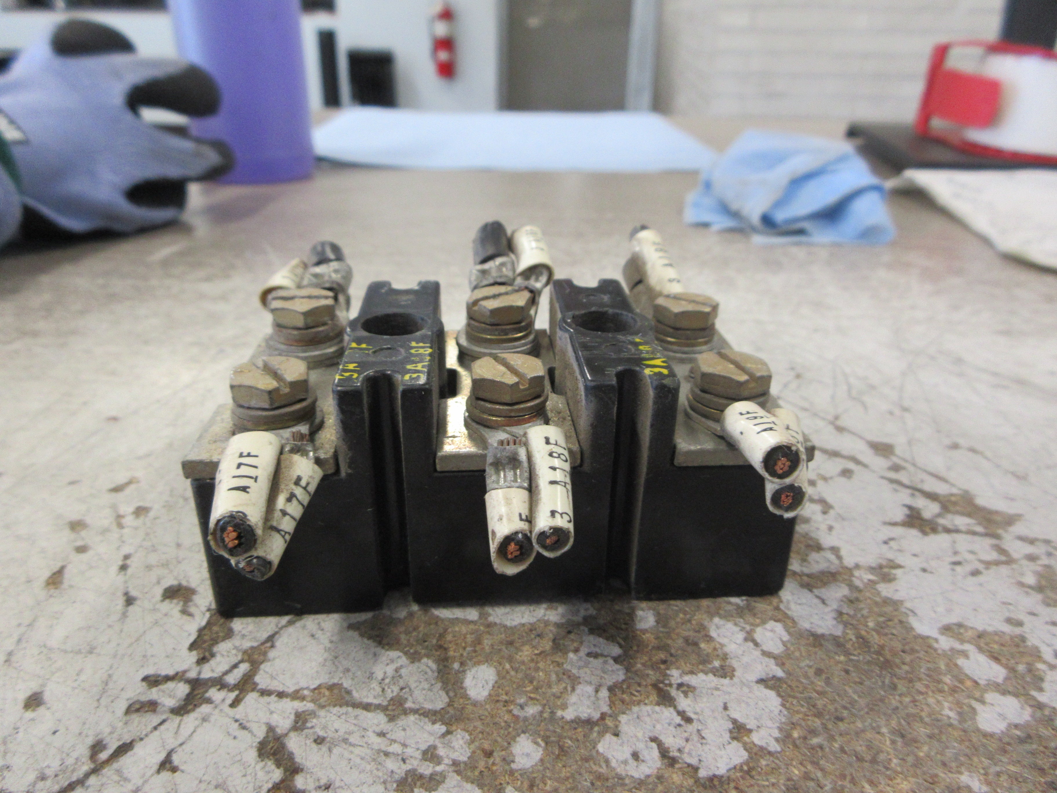 GE Terminal Block 8690262G3 100A 600V CR2960-SY-139C3C Used