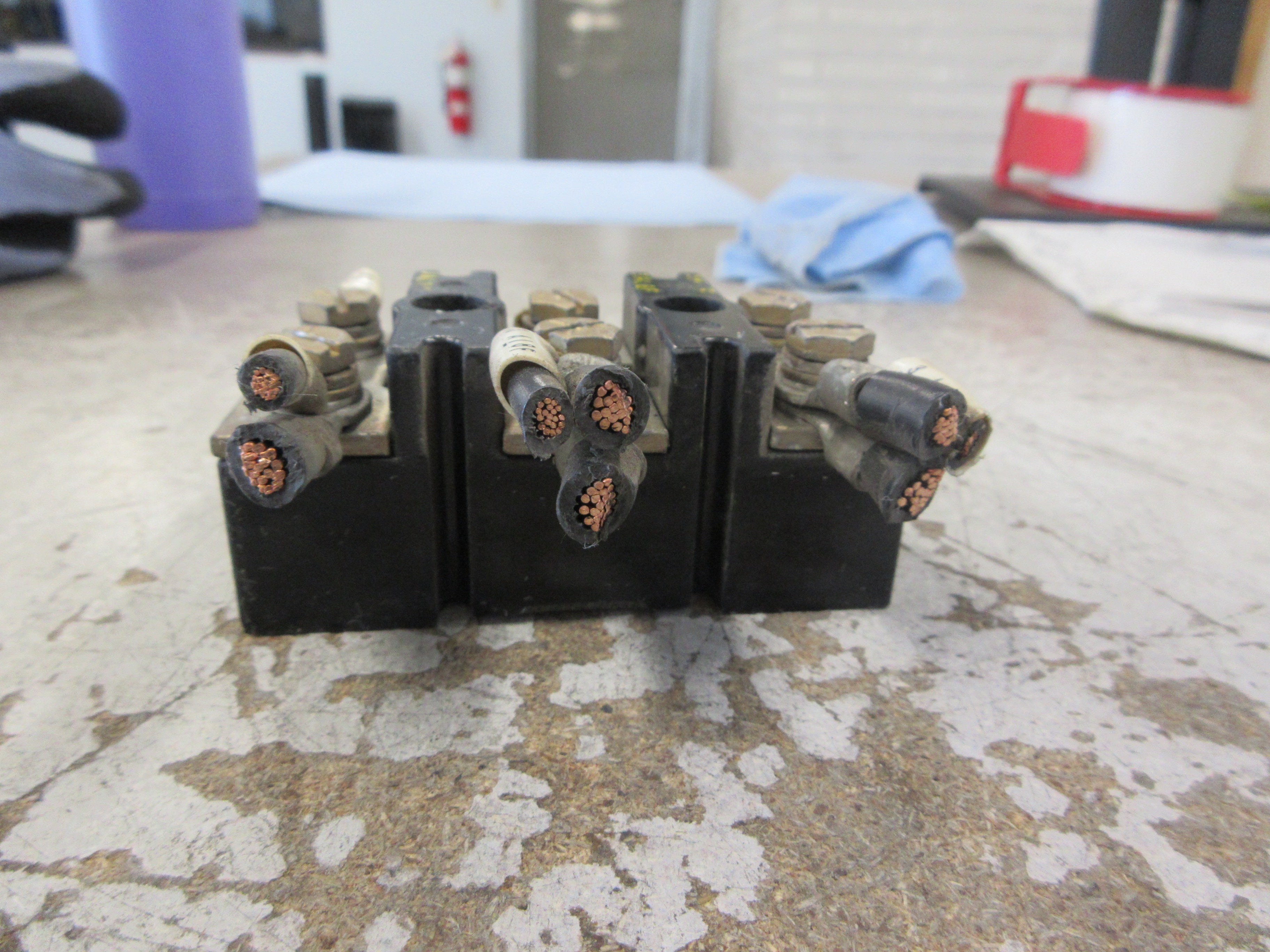 GE Terminal Block 8690262G3 100A 600V CR2960-SY-139C3C Used
