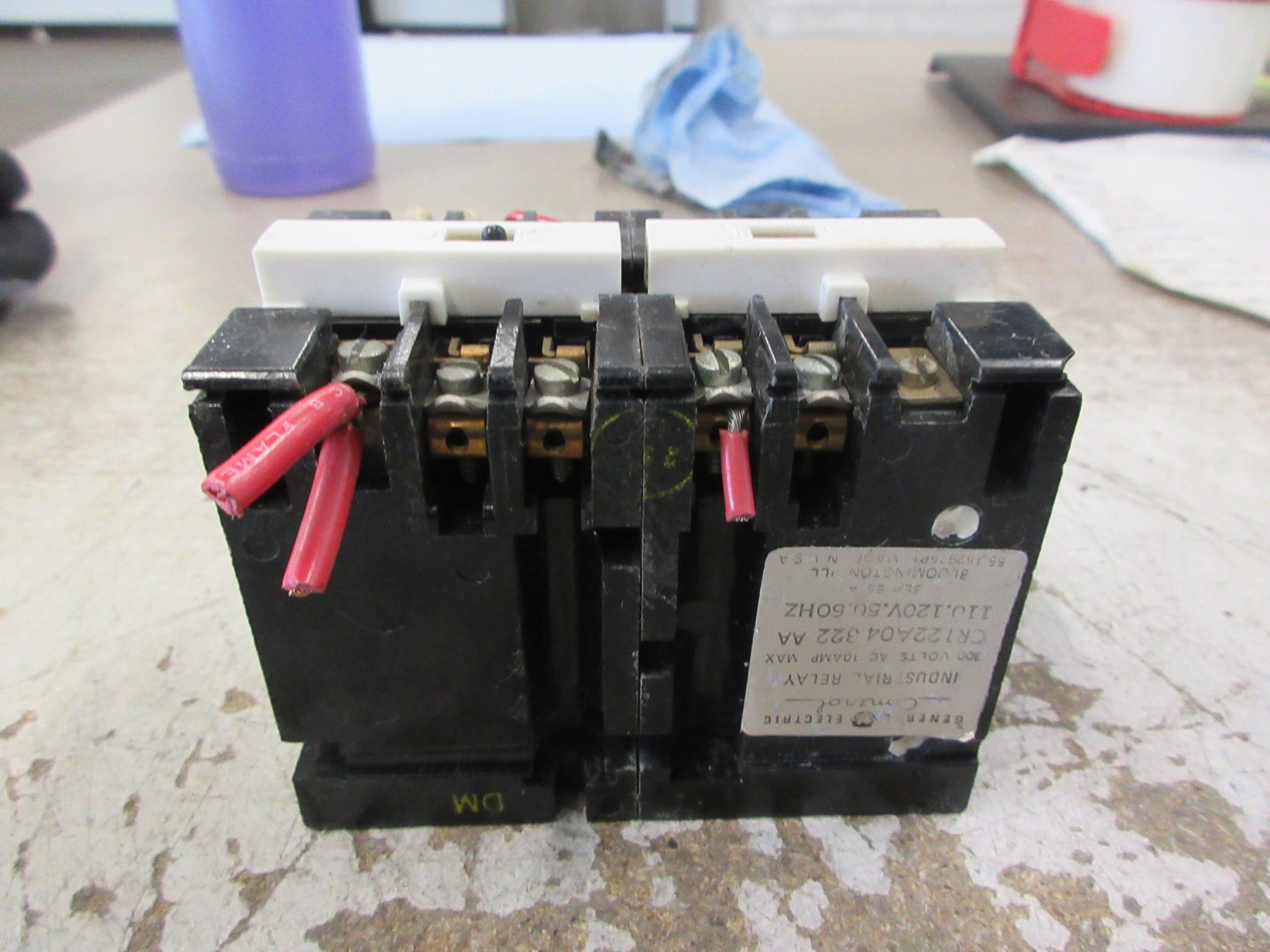GE Industrial Relay CR122A04322AA 110-120V Coil 300VAC 10A *Chipped Corner* Used