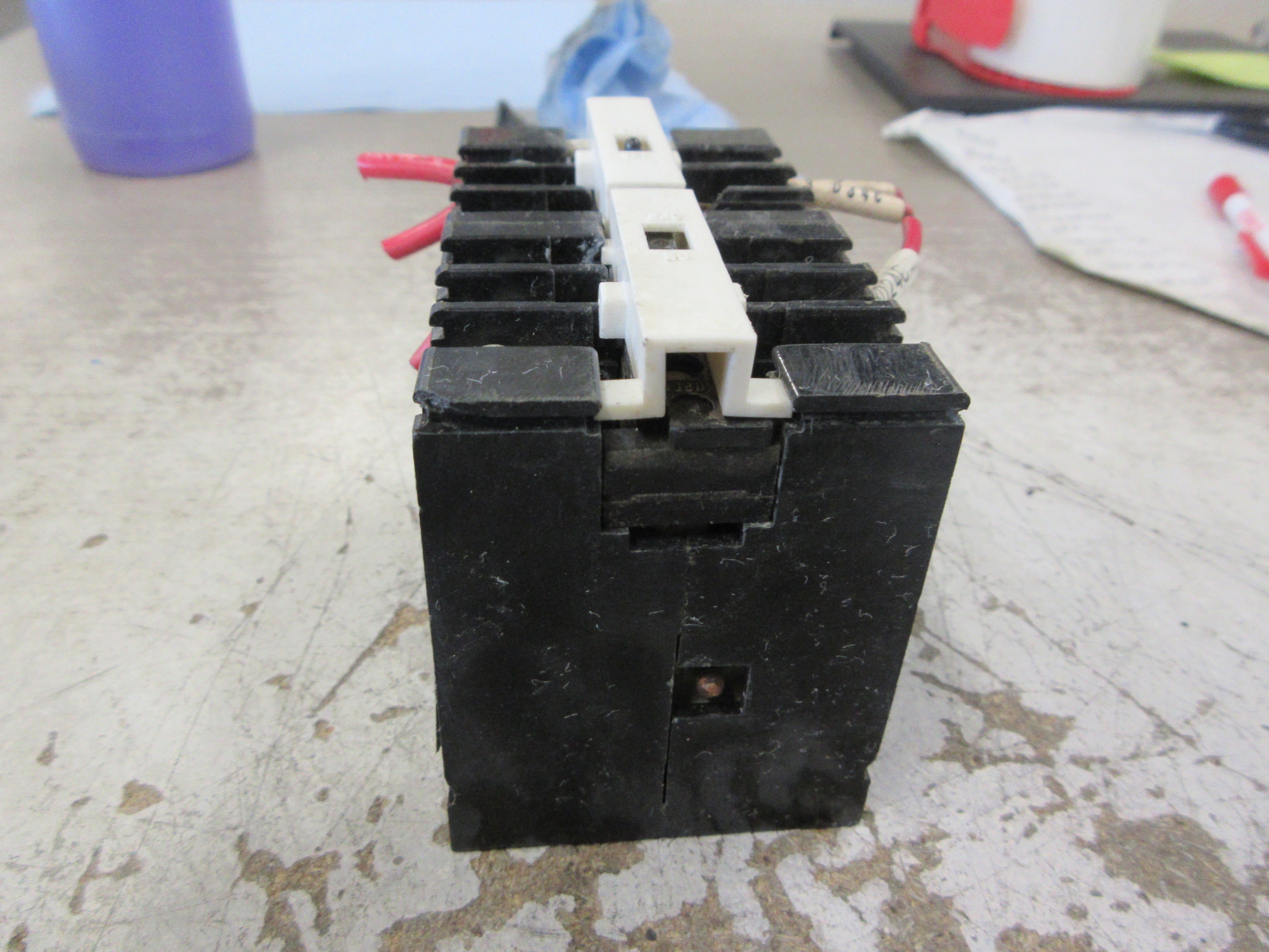 GE Industrial Relay CR122A04322AA 110-120V Coil 300VAC 10A *Chipped Corner* Used