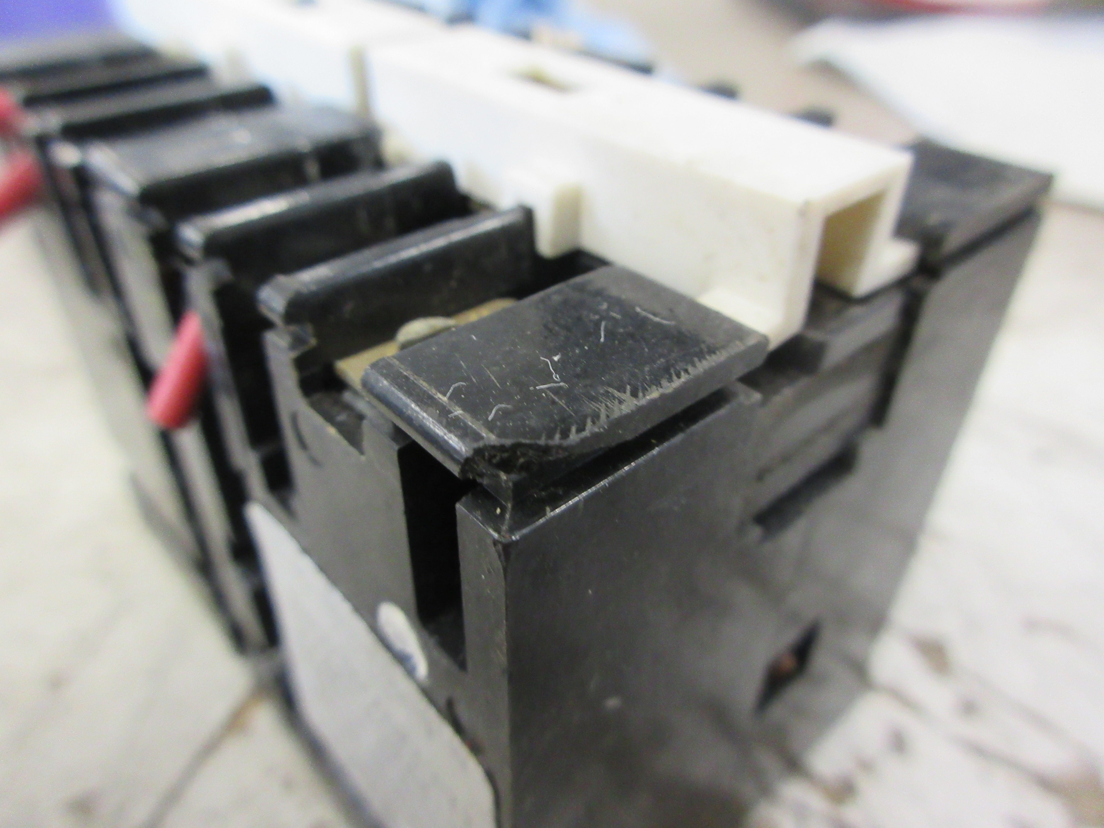 GE Industrial Relay CR122A04322AA 110-120V Coil 300VAC 10A *Chipped Corner* Used