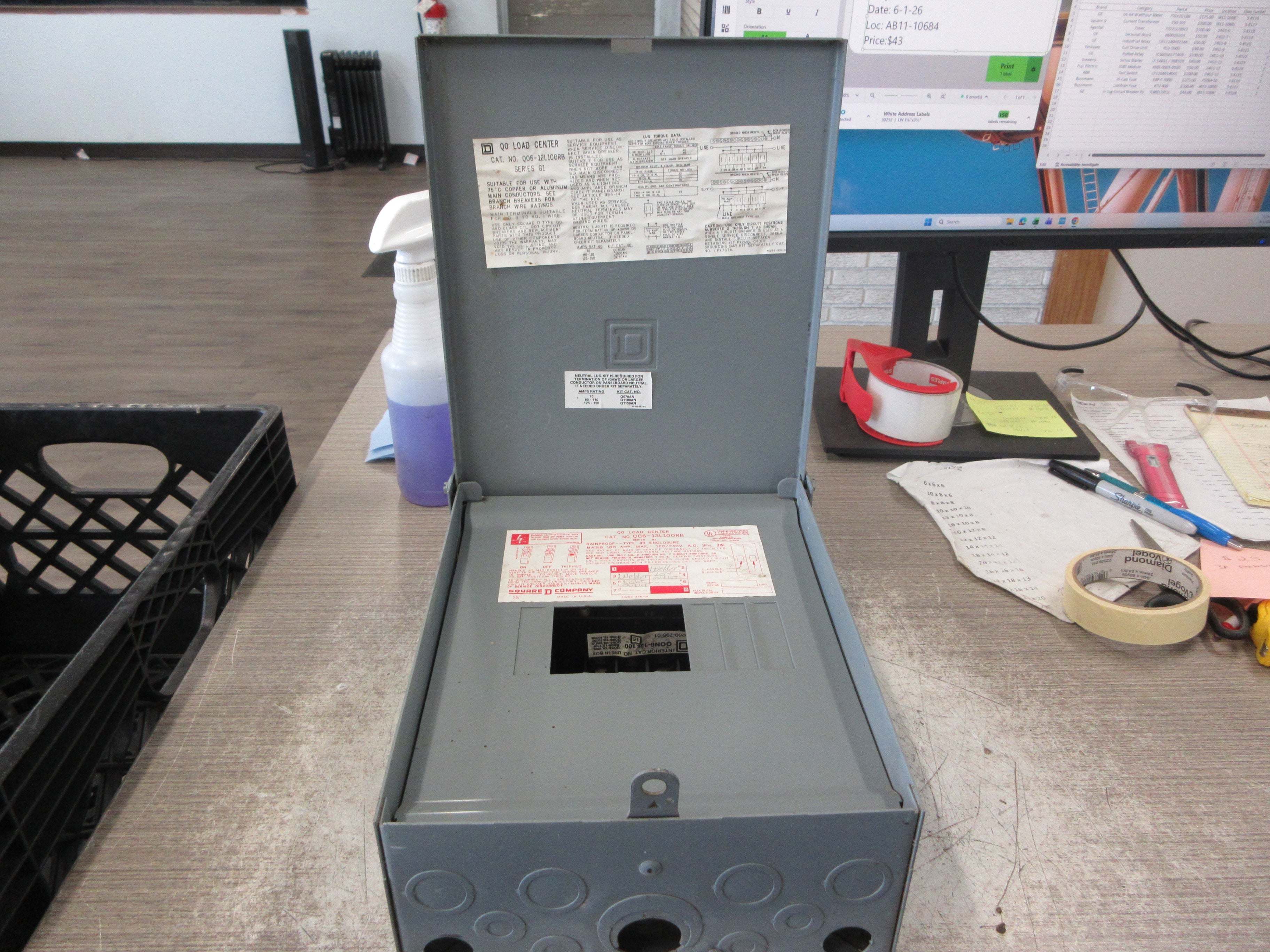 Square D Main Lug Circuit Breaker Panel Q06-12L100RB 3R Enclosure Used