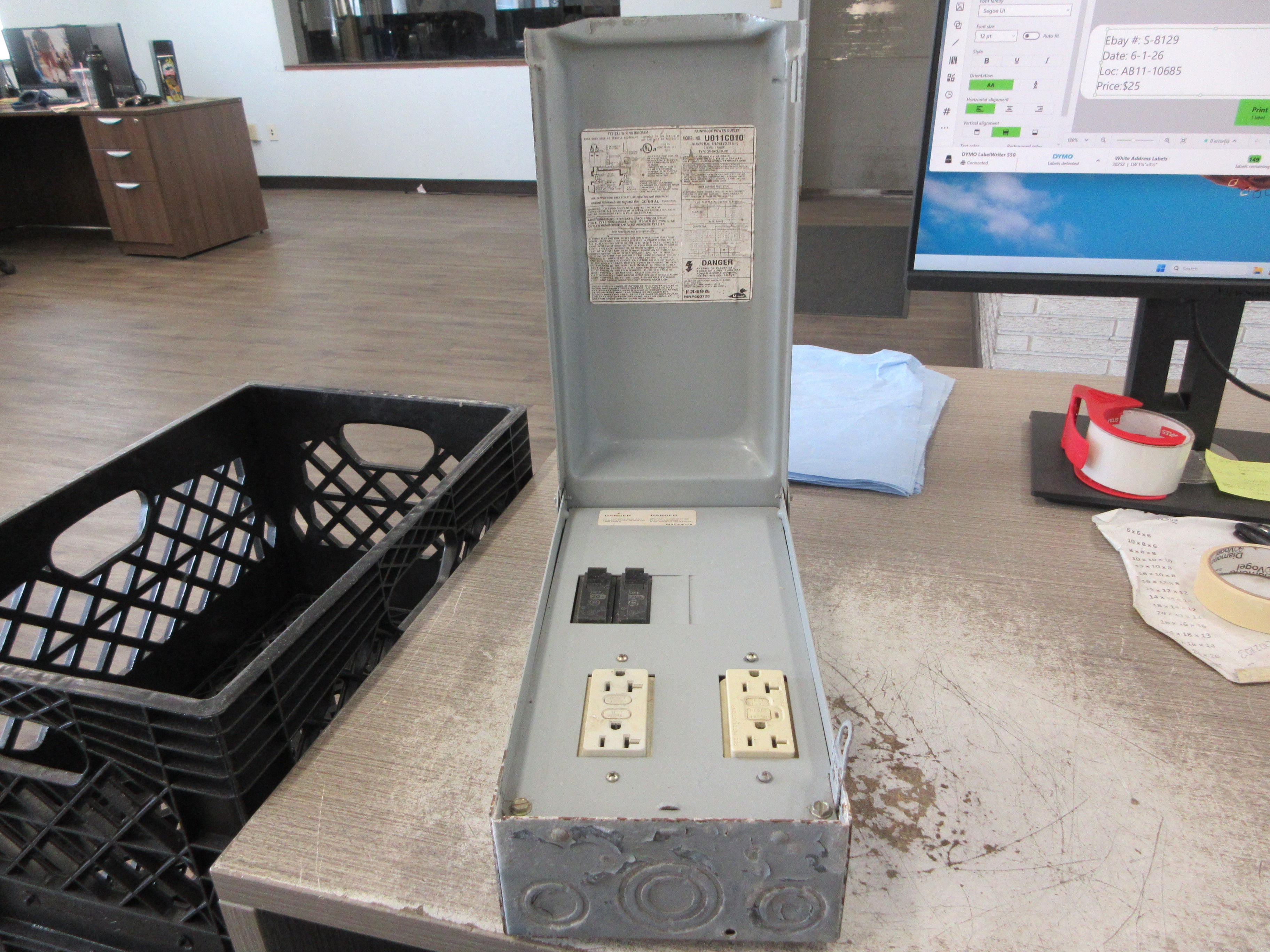 Midwest Electric 3R Power Outlet U011C010 70A Max 120/240V 3W 1Ph Used