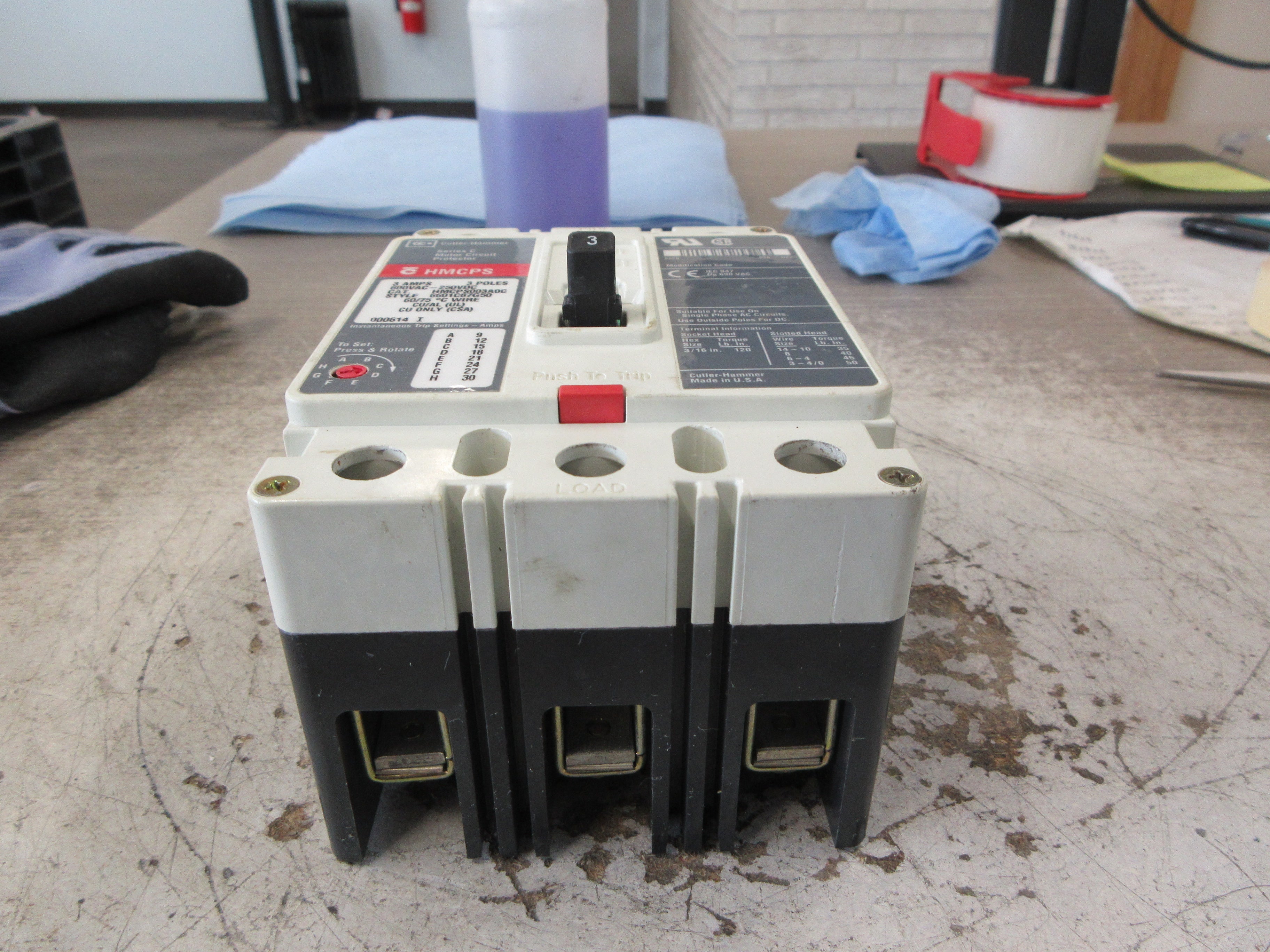 Cutler-Hammer Circuit Breaker HMCPS003A0C 3A 600V 3P Used