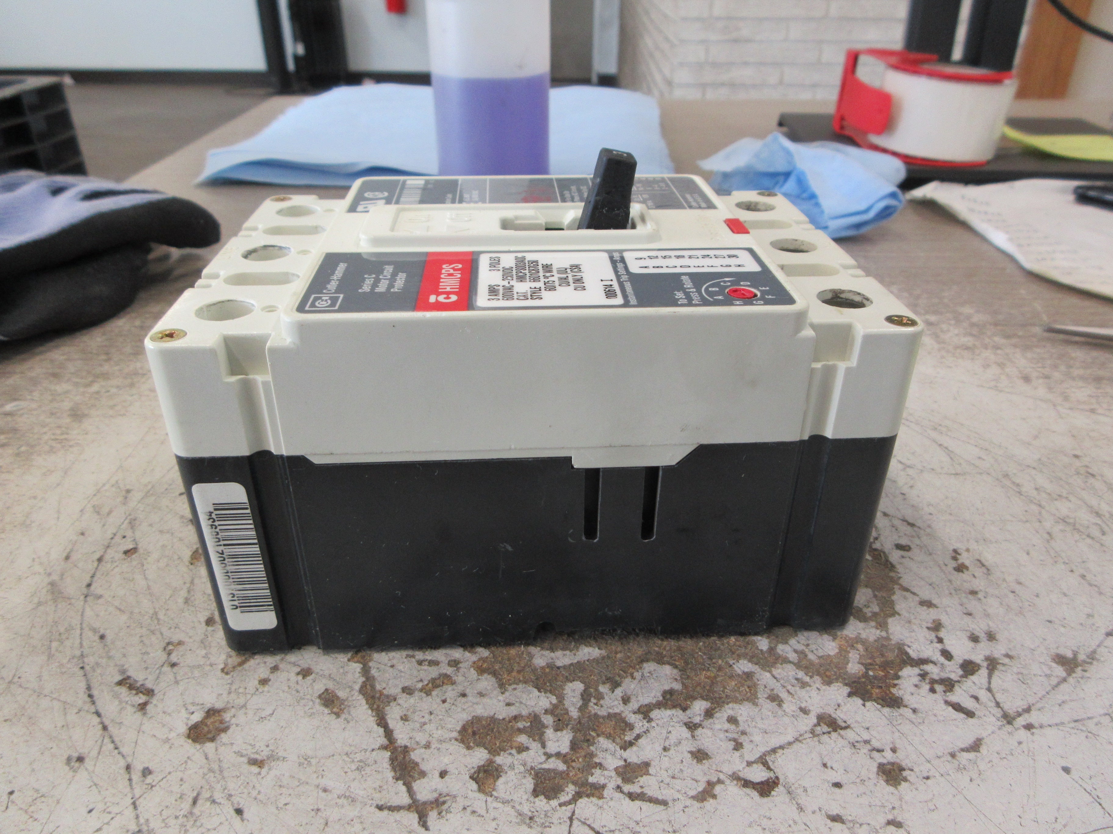 Cutler-Hammer Circuit Breaker HMCPS003A0C 3A 600V 3P Used