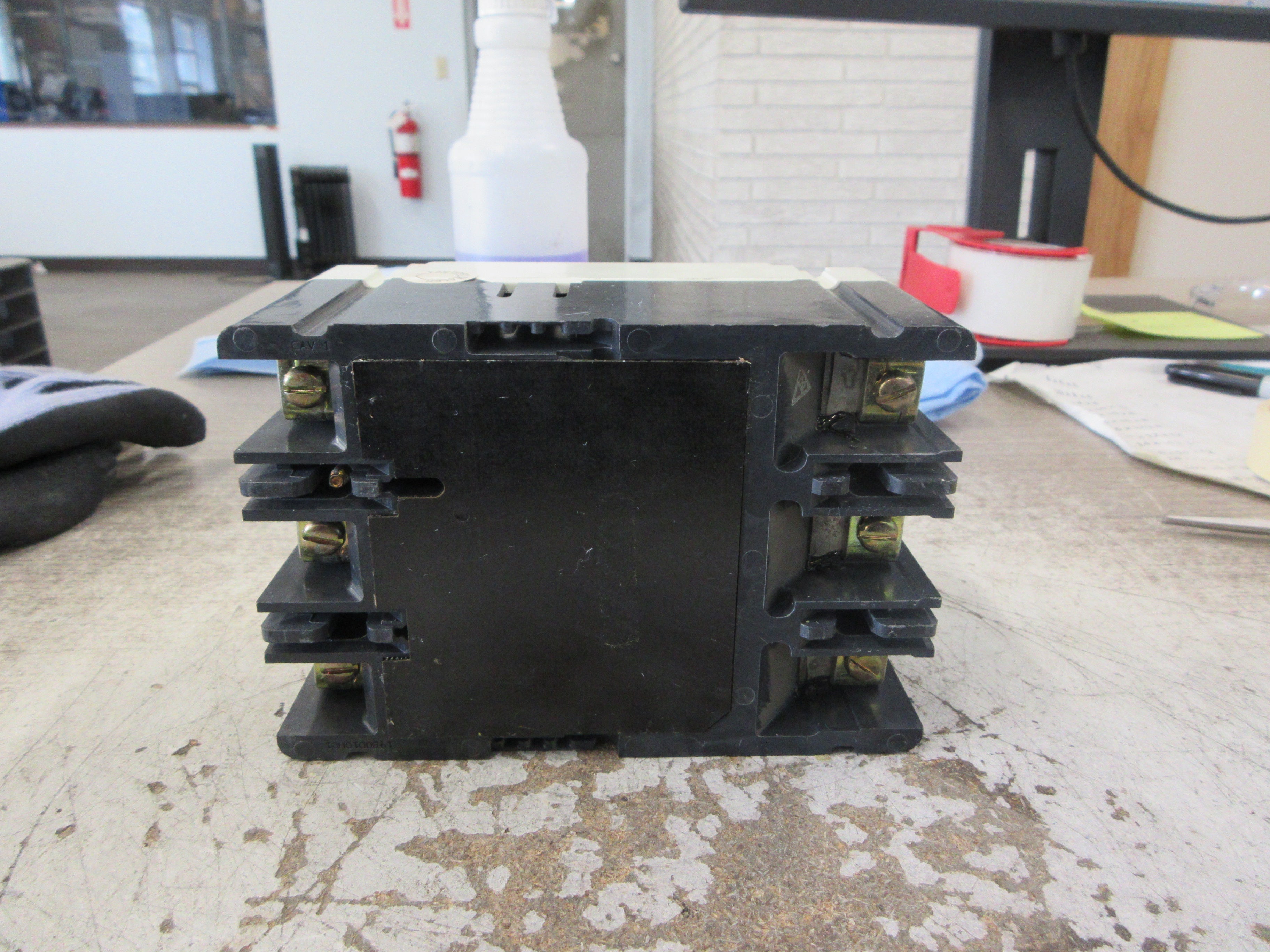 Cutler-Hammer Circuit Breaker HMCPS003A0C 3A 600V 3P Used