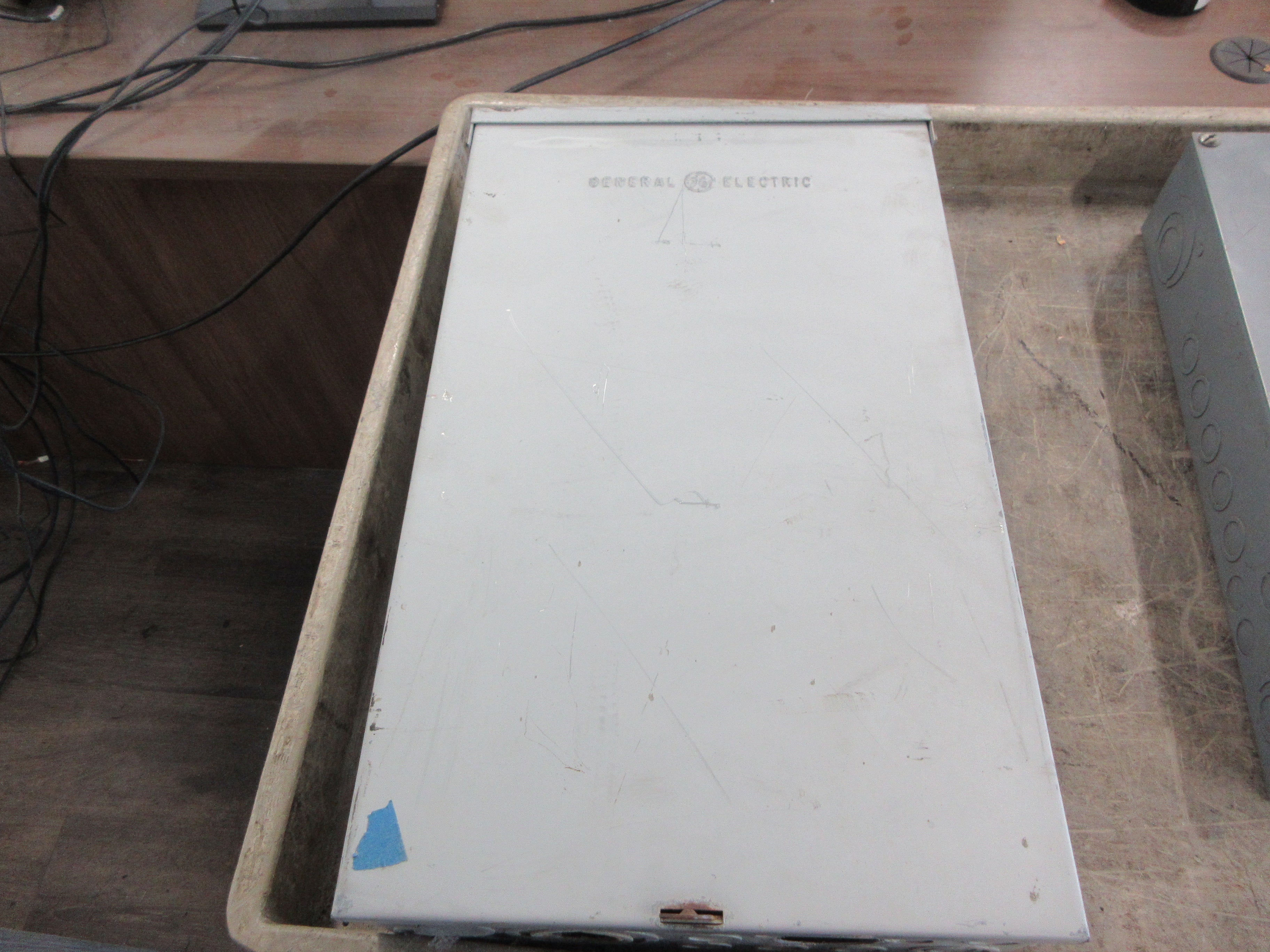 GE Main Breaker Circuit Breaker Panel Main 50A 2P 100A Max 120-240V 1Ph Used