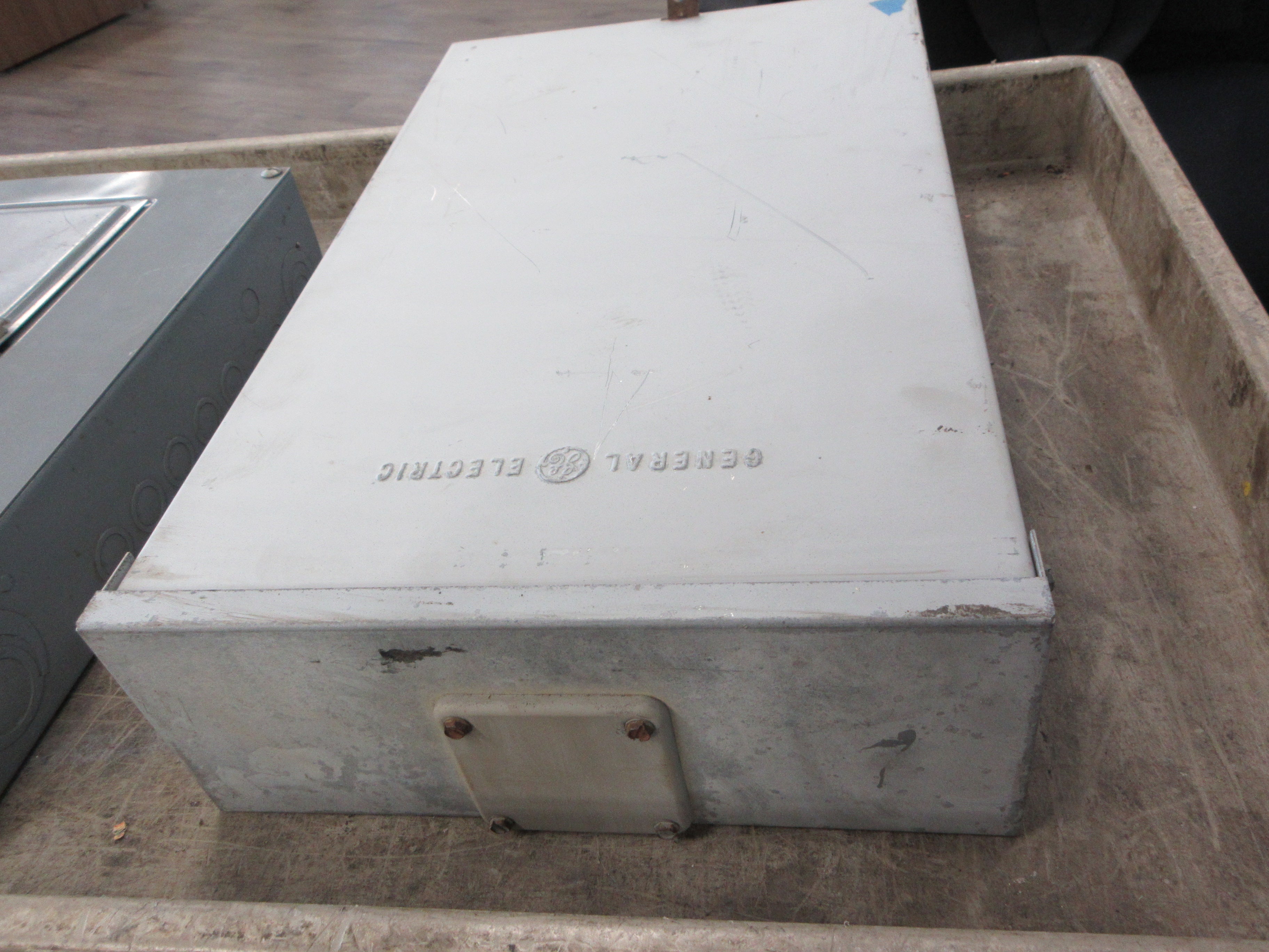 GE Main Breaker Circuit Breaker Panel Main 50A 2P 100A Max 120-240V 1Ph Used