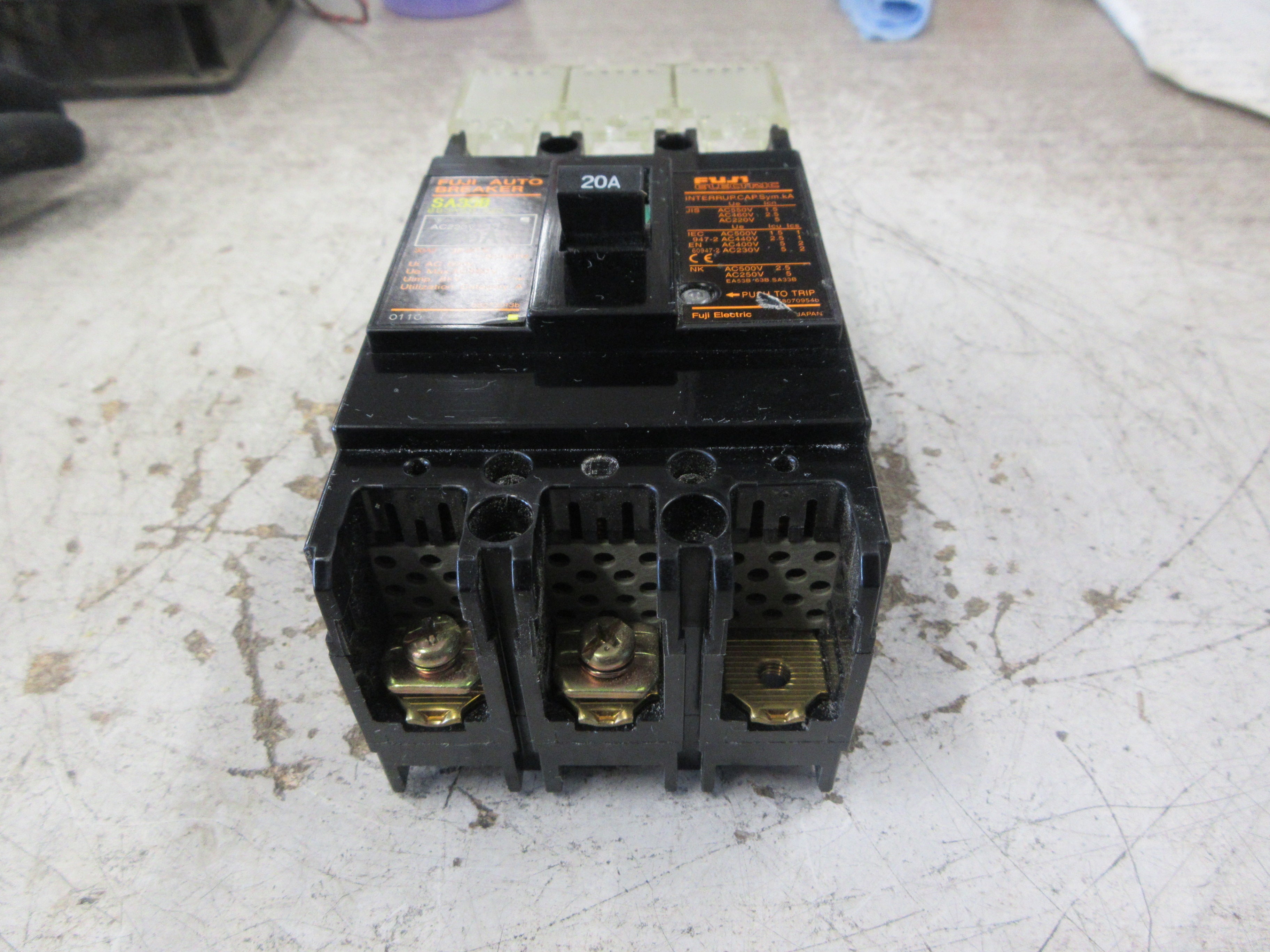 Fuji Electric Circuit Breaker SA33B 20A 460V 3P (1) Terminal Cover Used