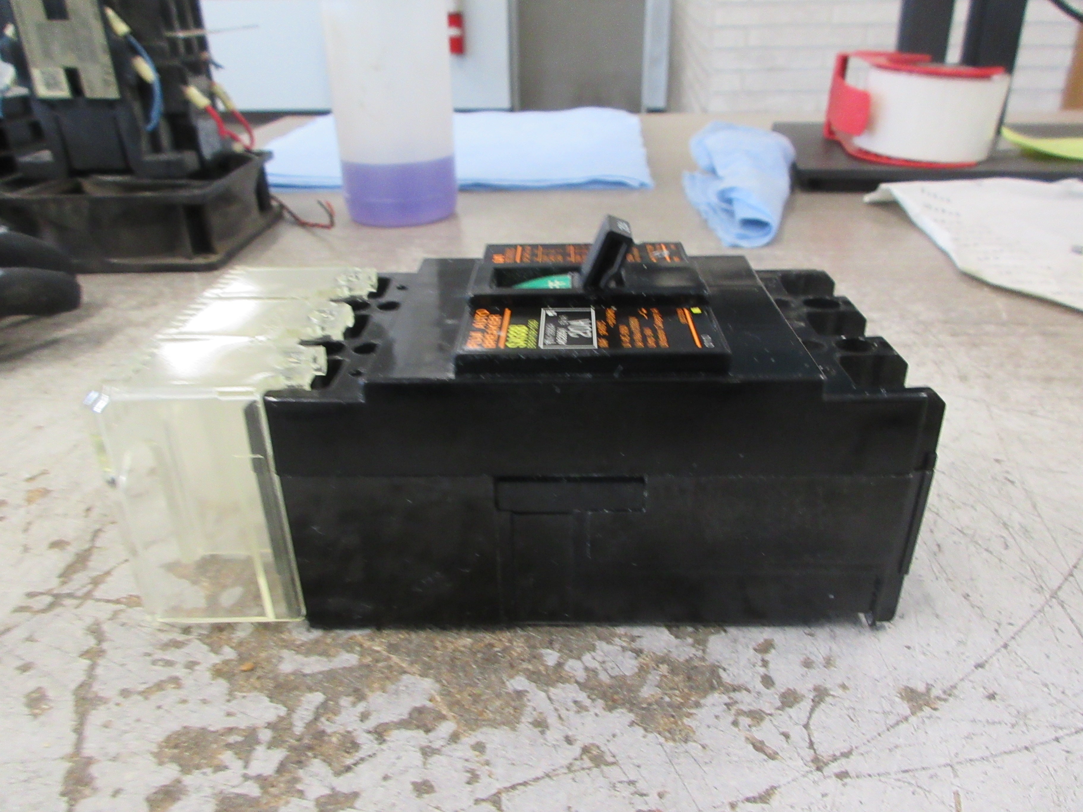 Fuji Electric Circuit Breaker SA33B 20A 460V 3P (1) Terminal Cover Used