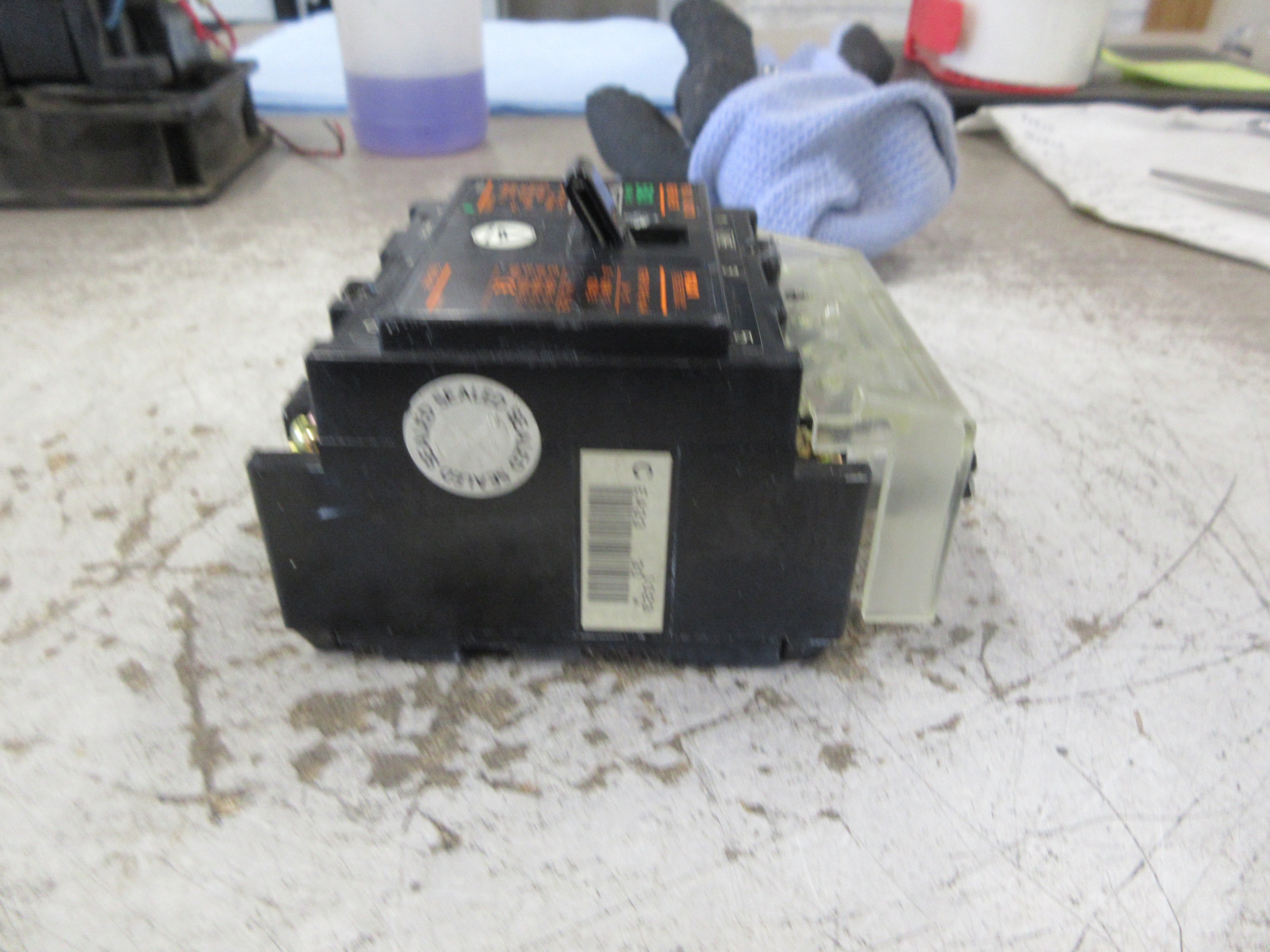 Fuji Electric Circuit Breaker EA33 30A 460V 3P (1) Terminal Cover Used