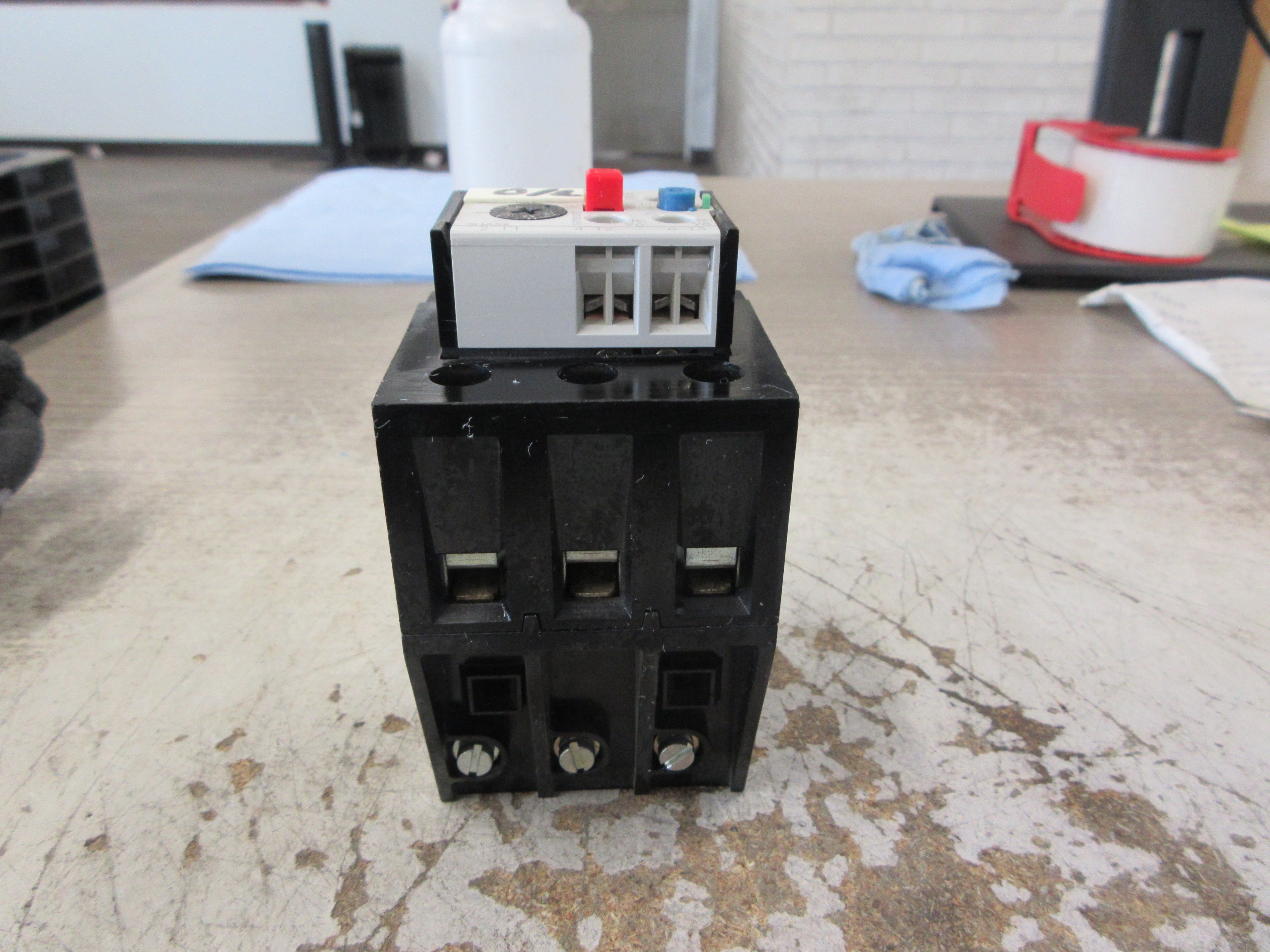 Siemens Solid State Overload 3UA58 00-2T Trip: 40-57A 600V Used