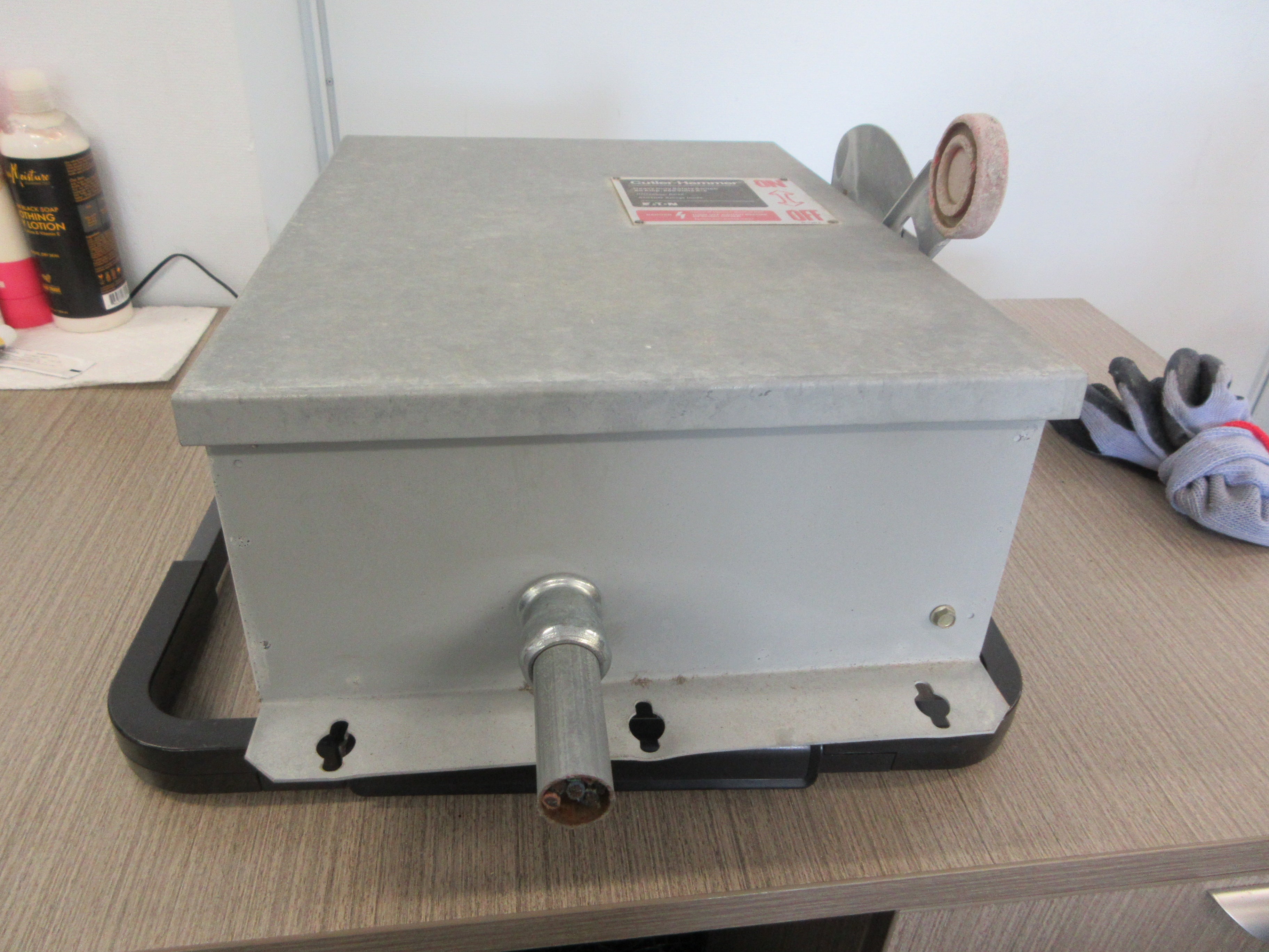 Eaton Cutler-Hammer 3R Non-Fusible Safety Switch/Disconnect DH662UDK 60A Used