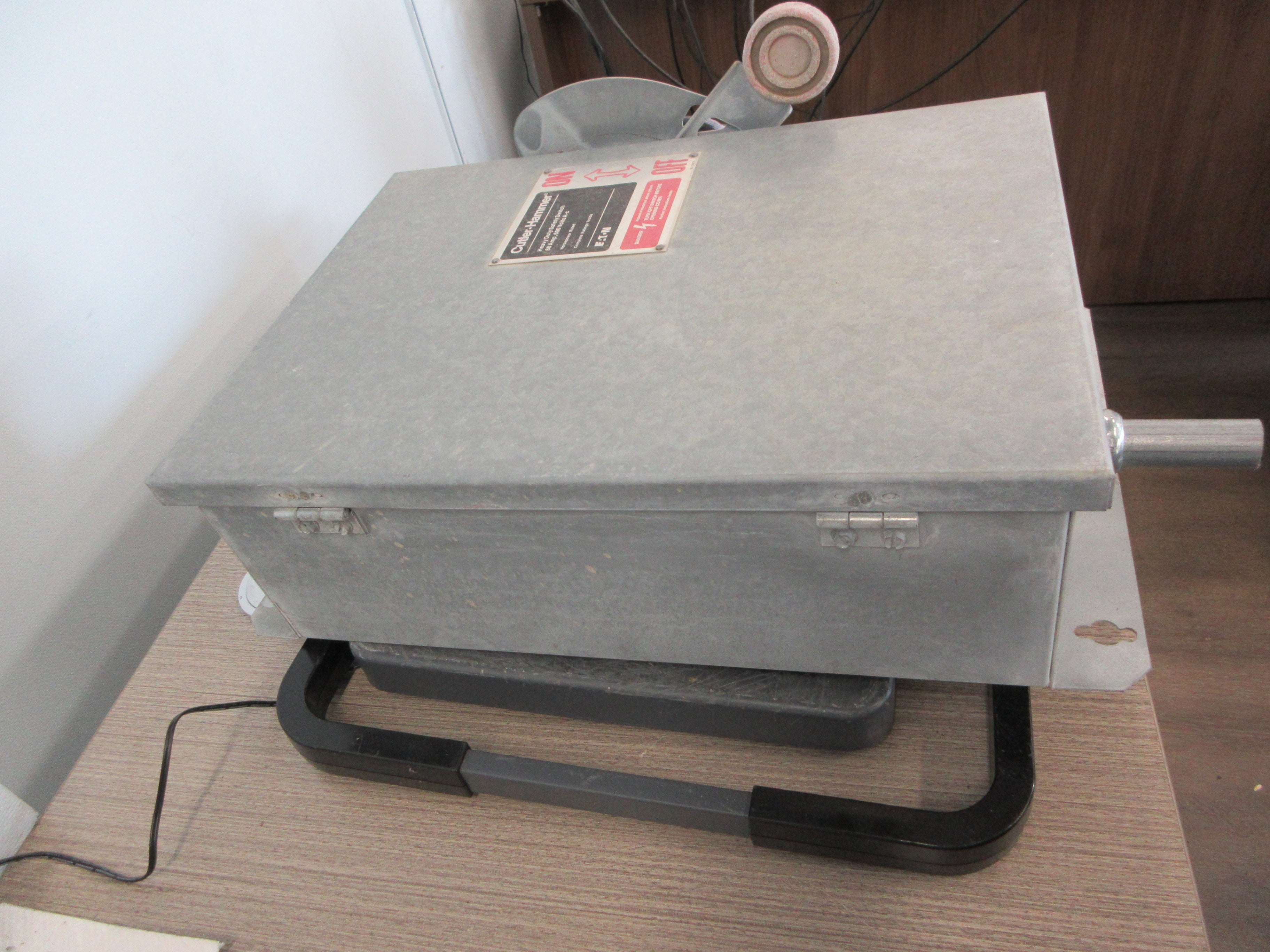 Eaton Cutler-Hammer 3R Non-Fusible Safety Switch/Disconnect DH662UDK 60A Used