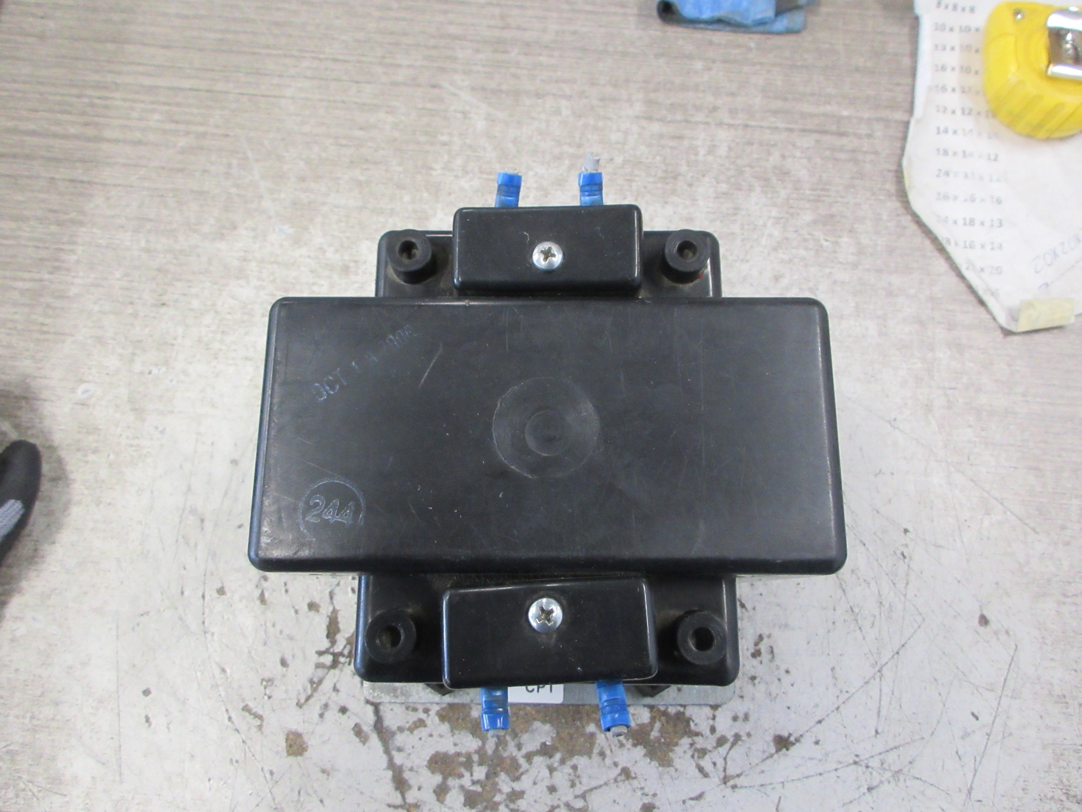 Instrument Transformers Potential Transformer 450-480 10KV BIL Pri: 480V Used