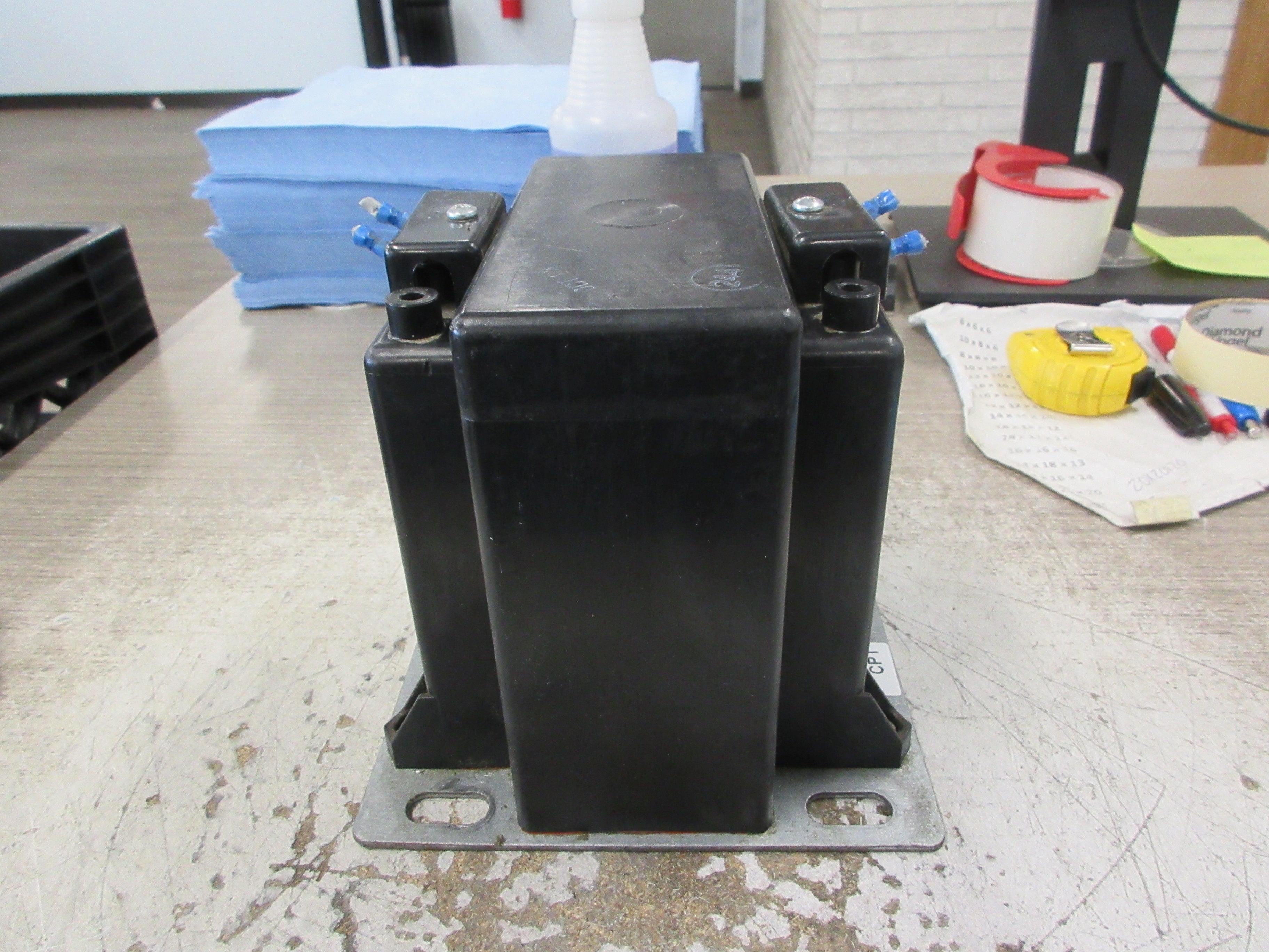 Instrument Transformers Potential Transformer 450-480 10KV BIL Pri: 480V Used
