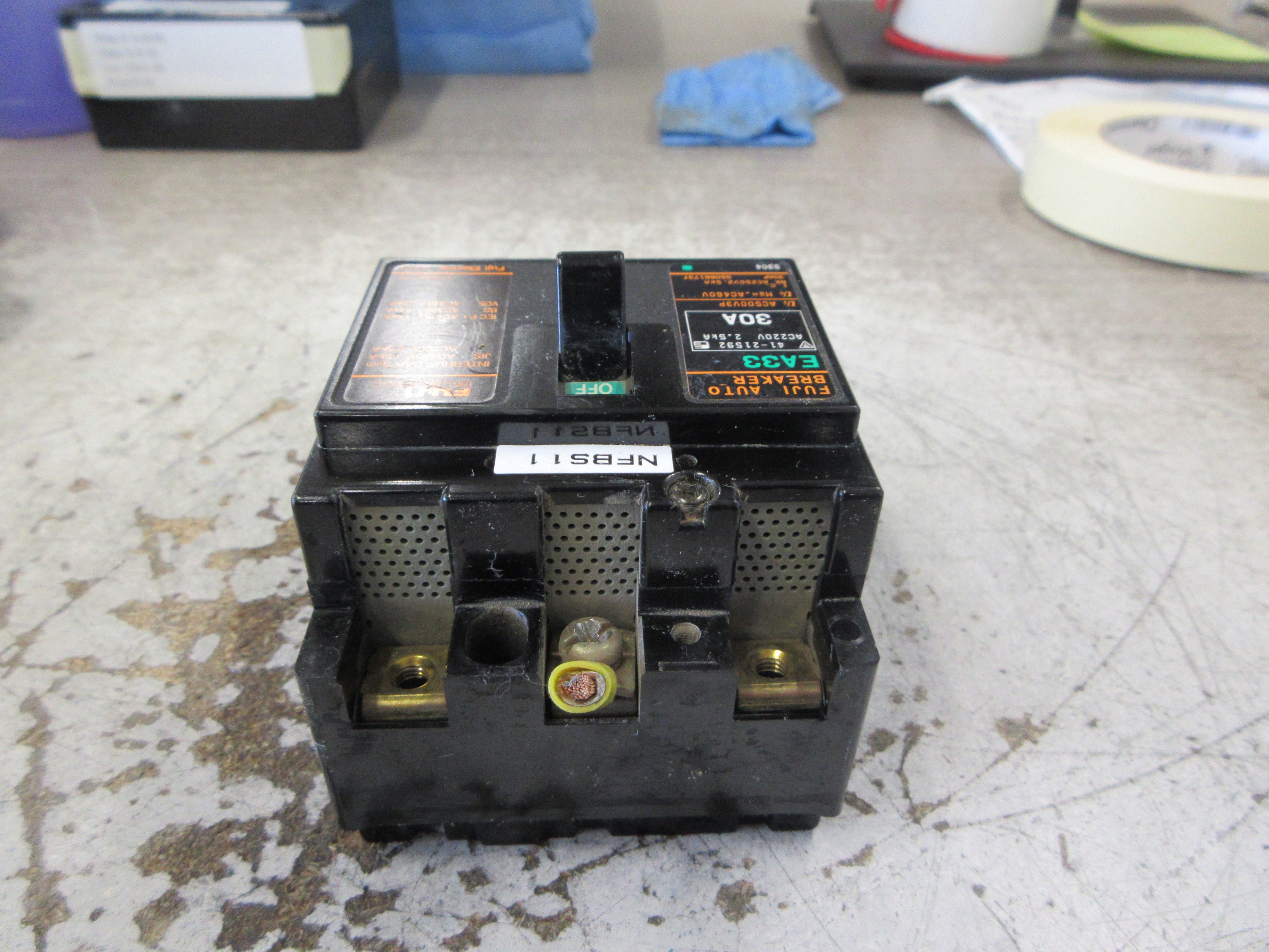 Fuji Electric Circuit Breaker EA33 30A 460V 3P *Has (1) Terminal Screw* Used