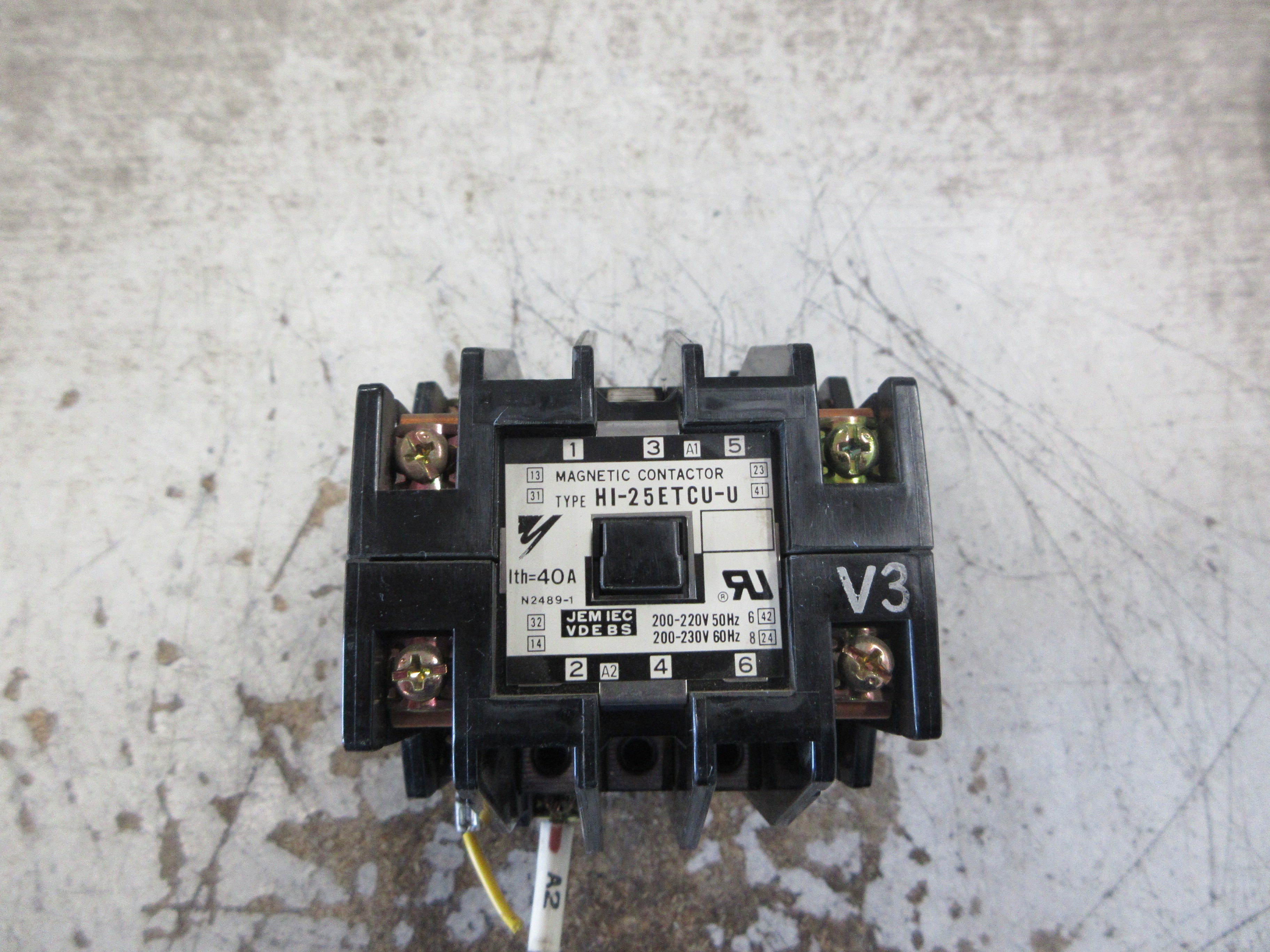 Yaskawa Contactor HI-25ETCU-U 200-230V Coil 40A *Missing (6) Terminal Screws*