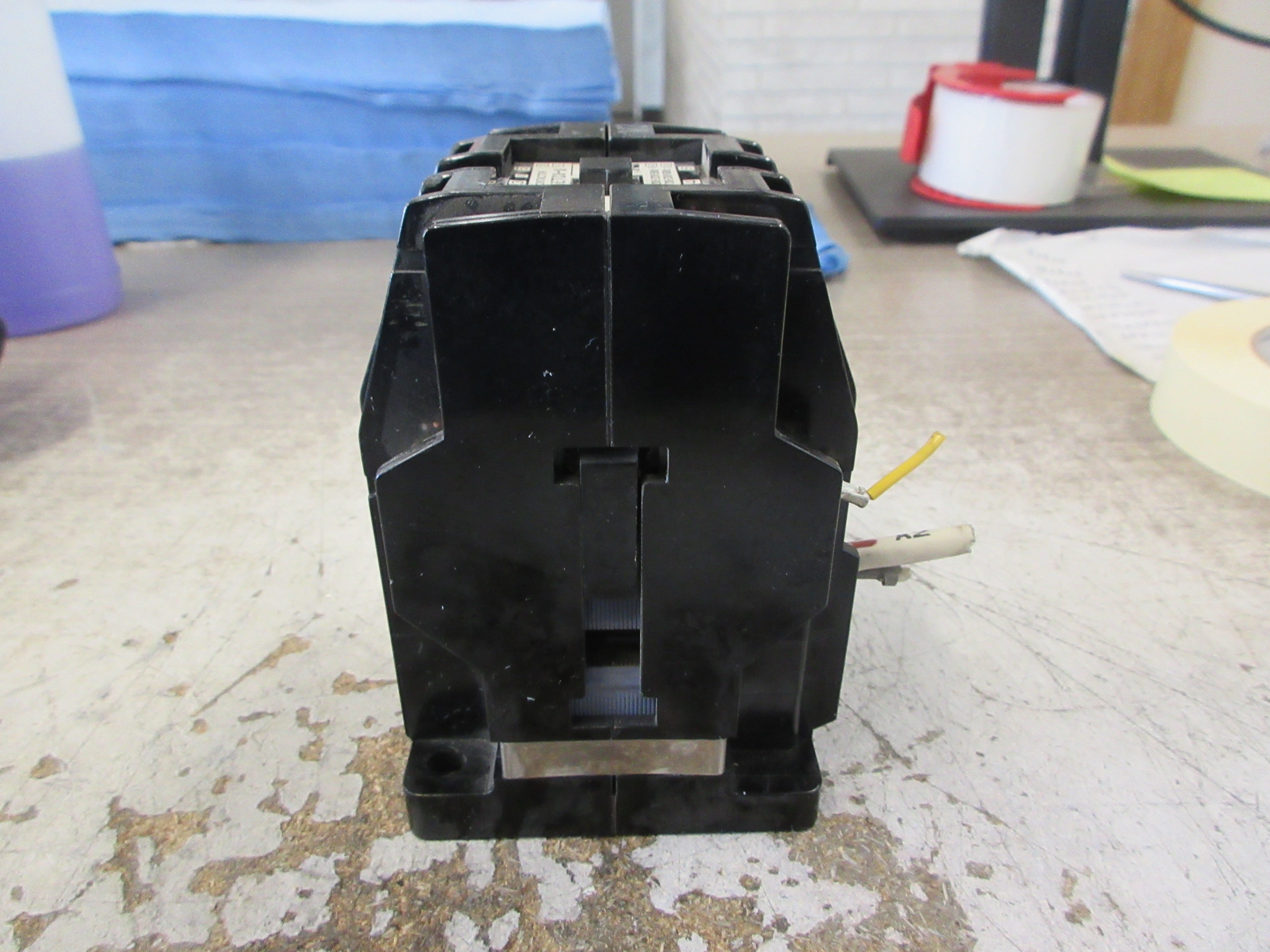 Yaskawa Contactor HI-25ETCU-U 200-230V Coil 40A *Missing (6) Terminal Screws*