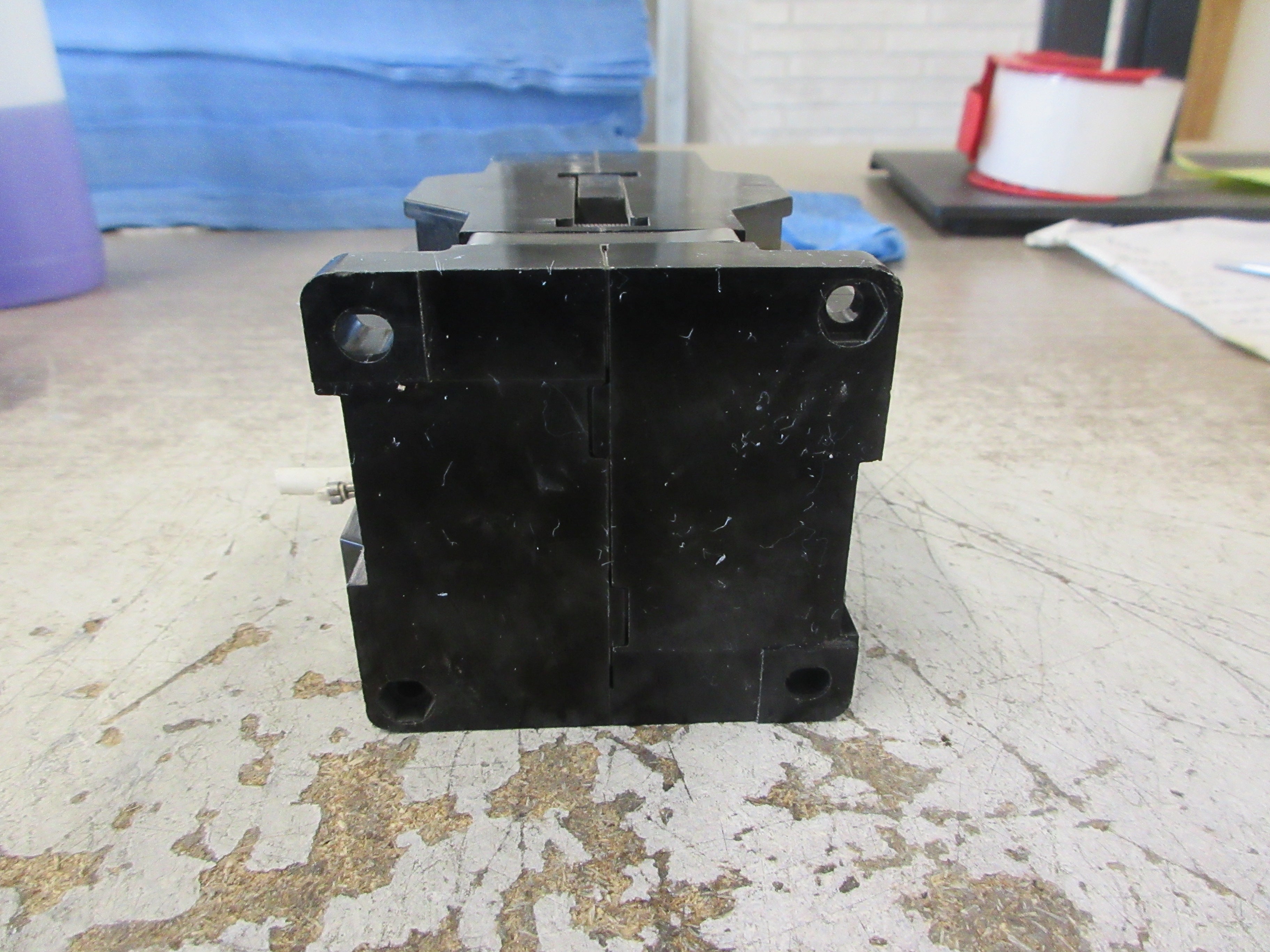 Yaskawa Contactor HI-25ETCU-U 200-230V Coil 40A *Missing (6) Terminal Screws*