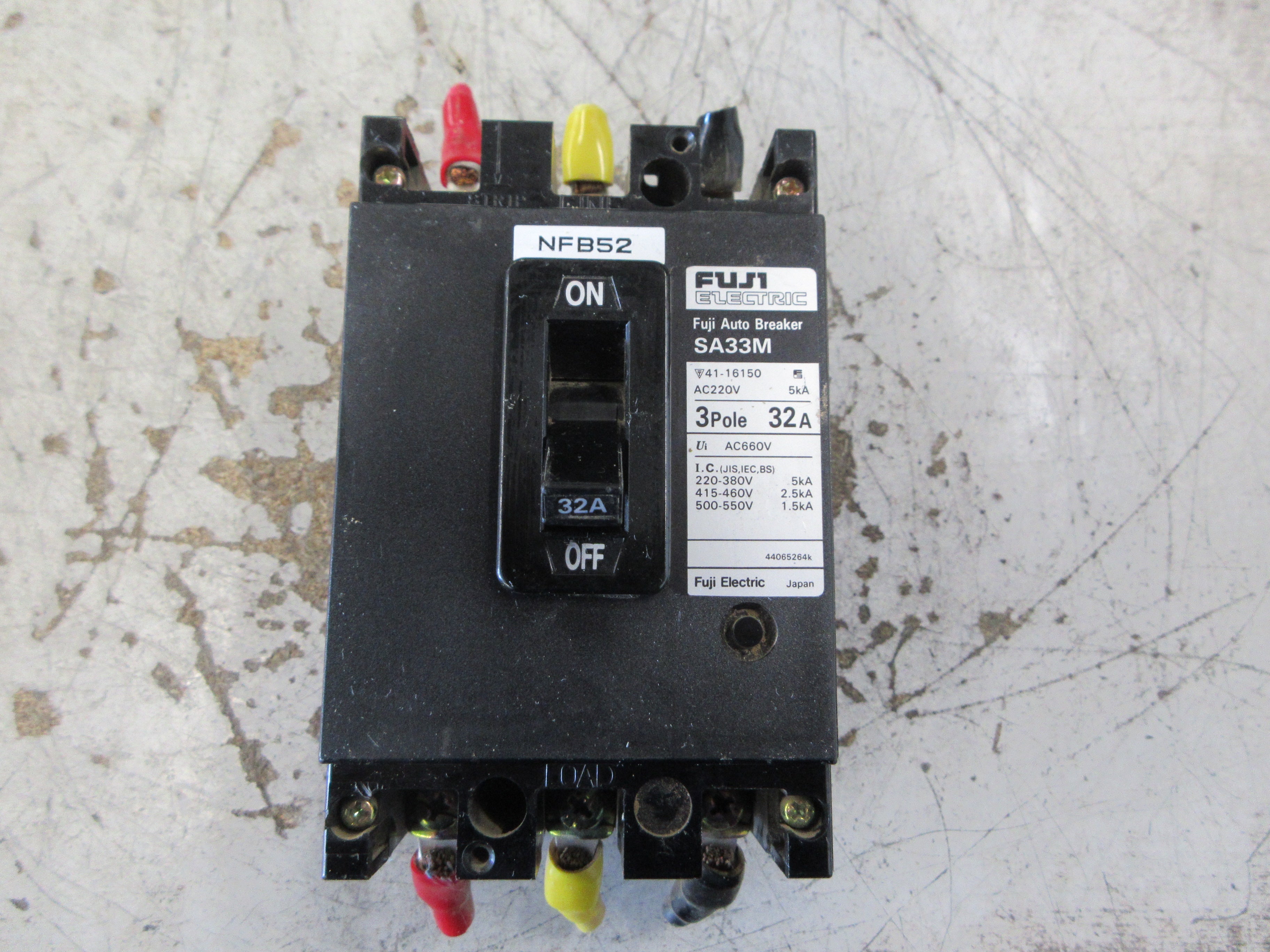 Fuji Electric Circuit Breaker SA33M 32A 550V 3P Used