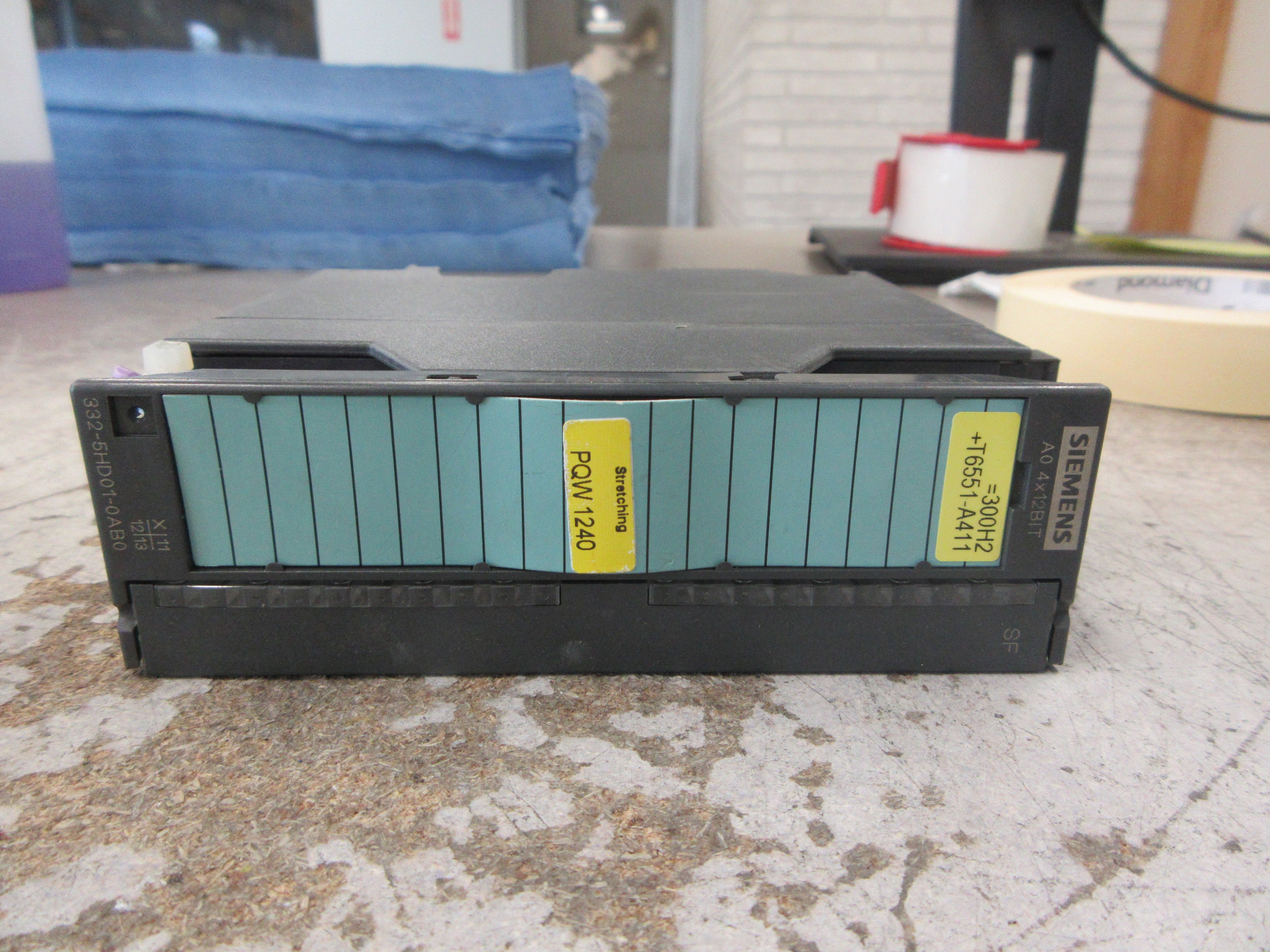 Siemens Simatic S7 Output Module 6ES7 332-5HD01-0AB0 *Broken Clip* Used
