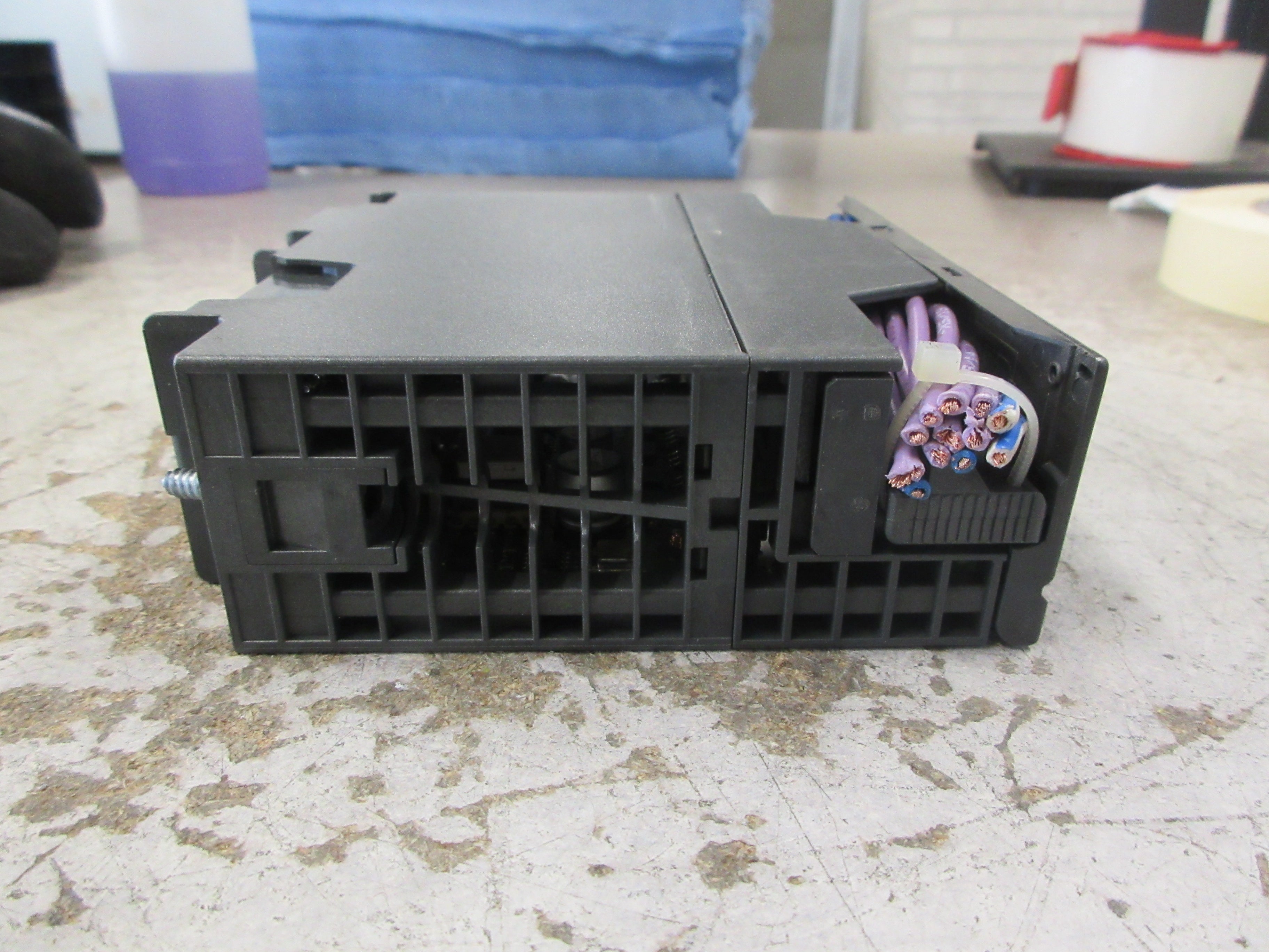Siemens Simatic S7 Output Module 6ES7 332-5HD01-0AB0 *Broken Clip* Used