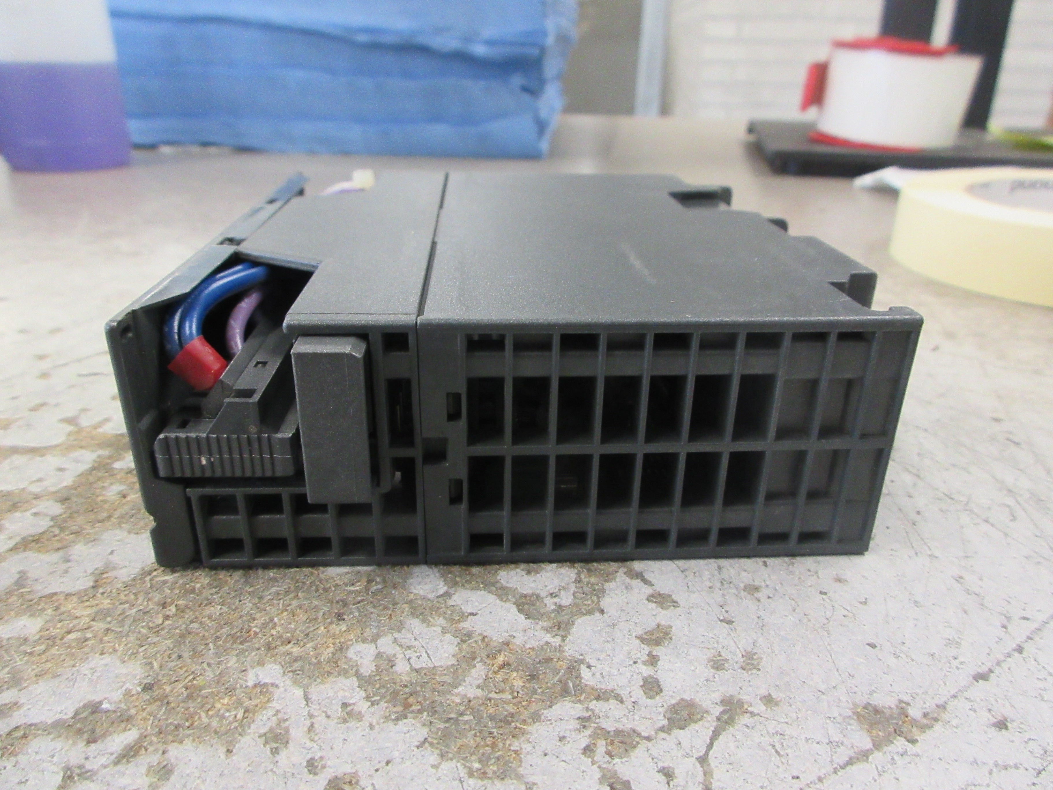 Siemens Simatic S7 Output Module 6ES7 332-5HD01-0AB0 *Broken Clip* Used