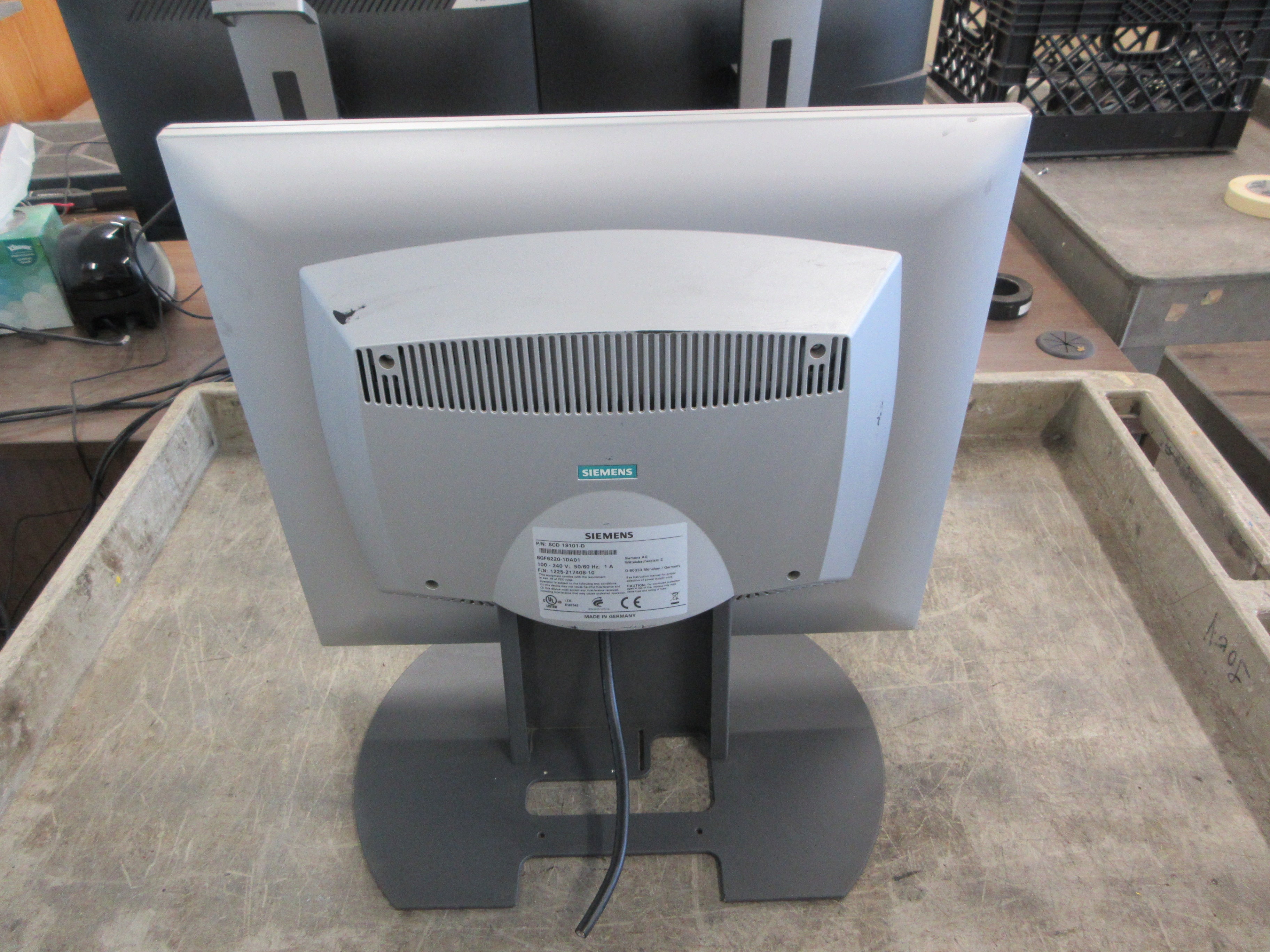 Siemens SCD 19101-D Flat Panel Display 6GF6220-0DA01 19" 1280X1024 Used
