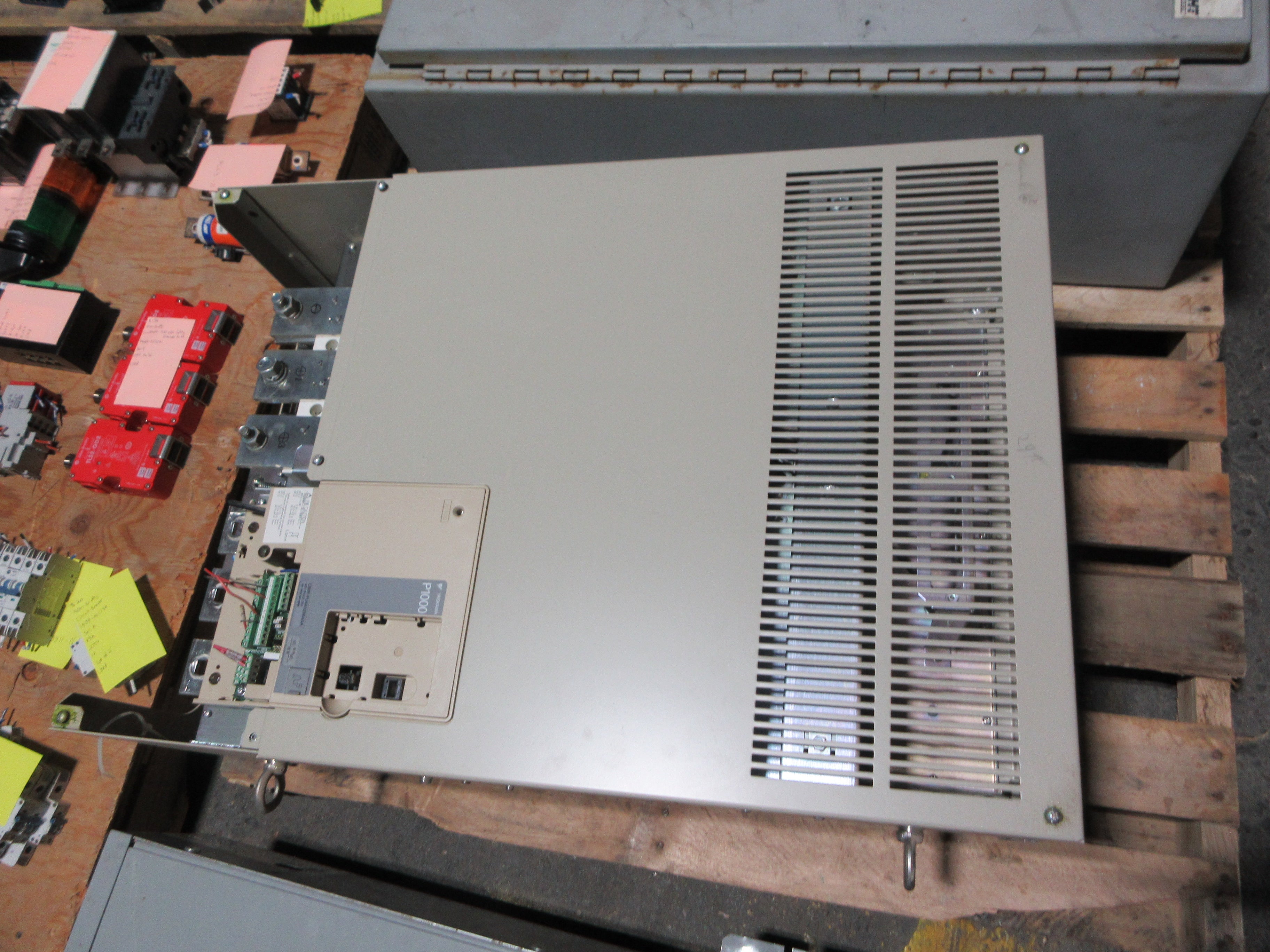 Yaskawa P1000 AC Drive CIMR-PU4A0296AAA Rev. A 250HP 3Ph Used
