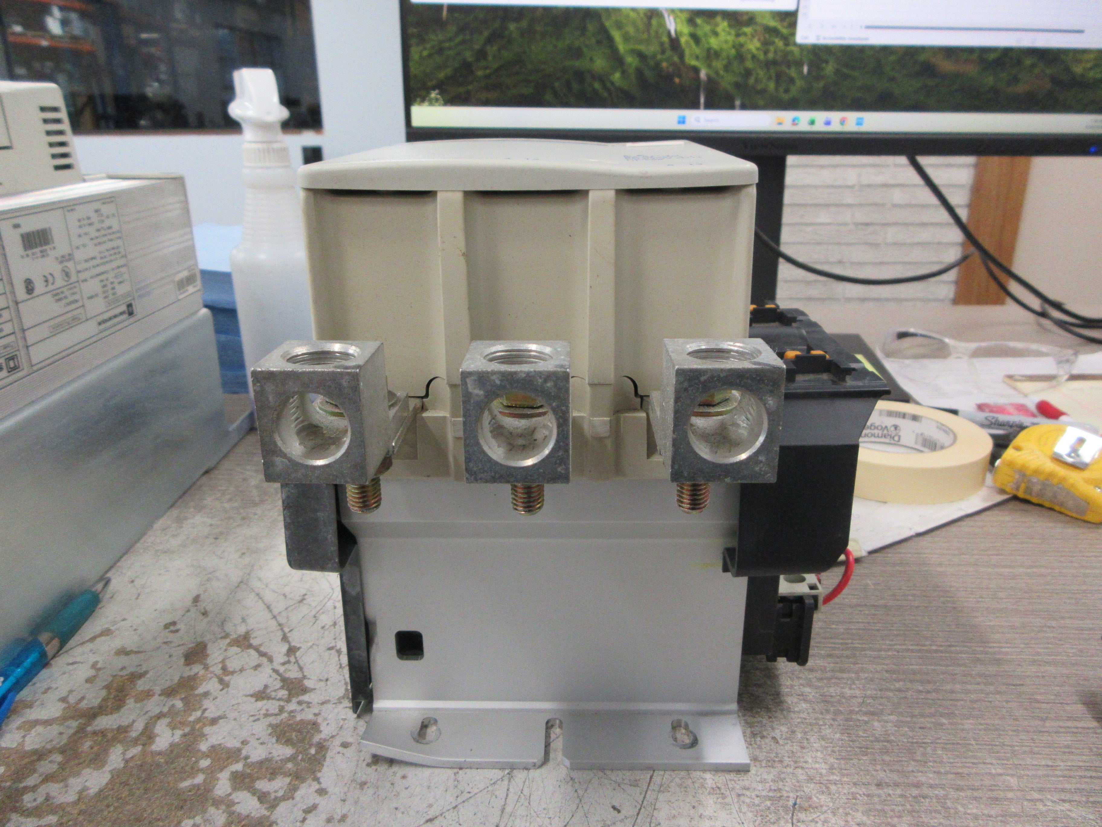 Telemecanique Contactor LC1F265 120-127V Coil 40-400 Hz 285A 600V Used