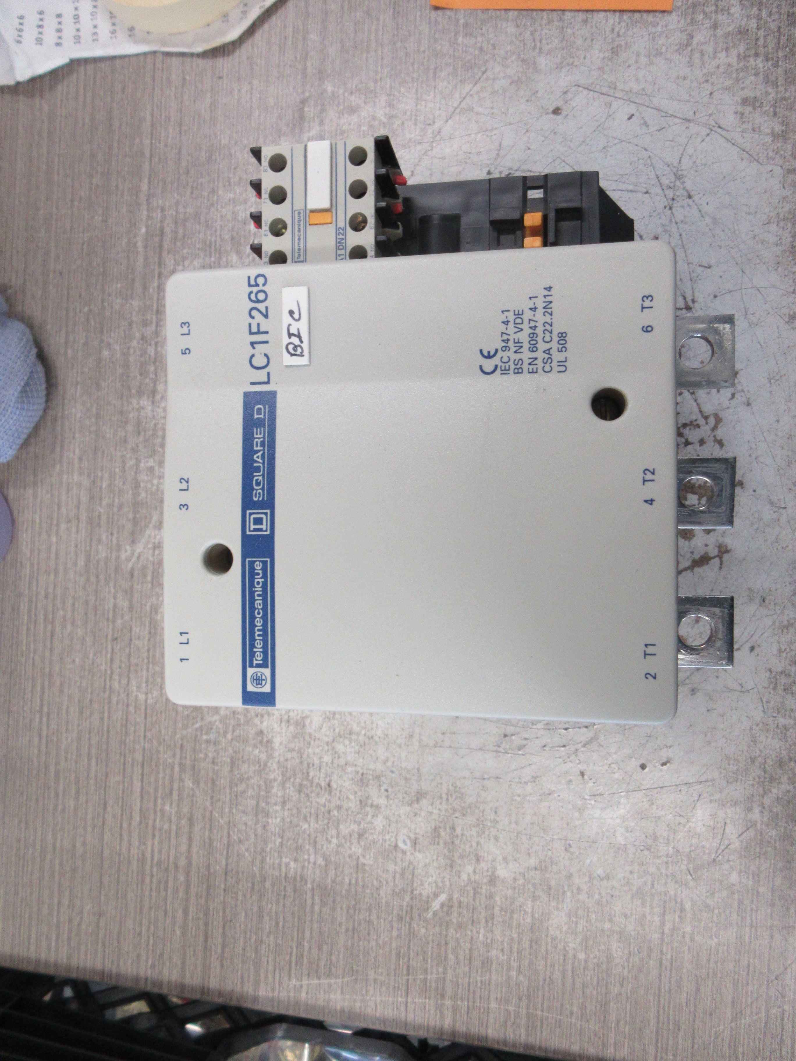 Telemecanique Contactor LC1F265 120-127V Coil 40-400 Hz 285A 600V Used